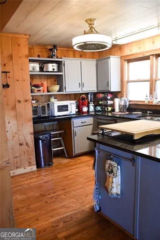 716 Moss Patch Trail Property Photo 3