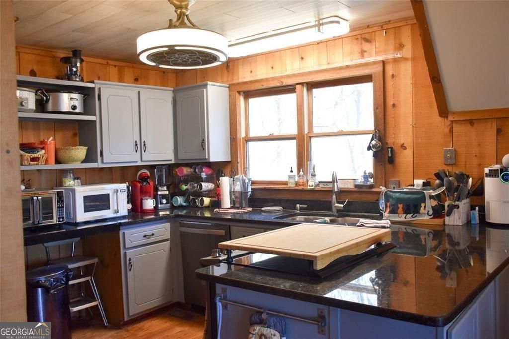 716 Moss Patch Trail Property Photo 4