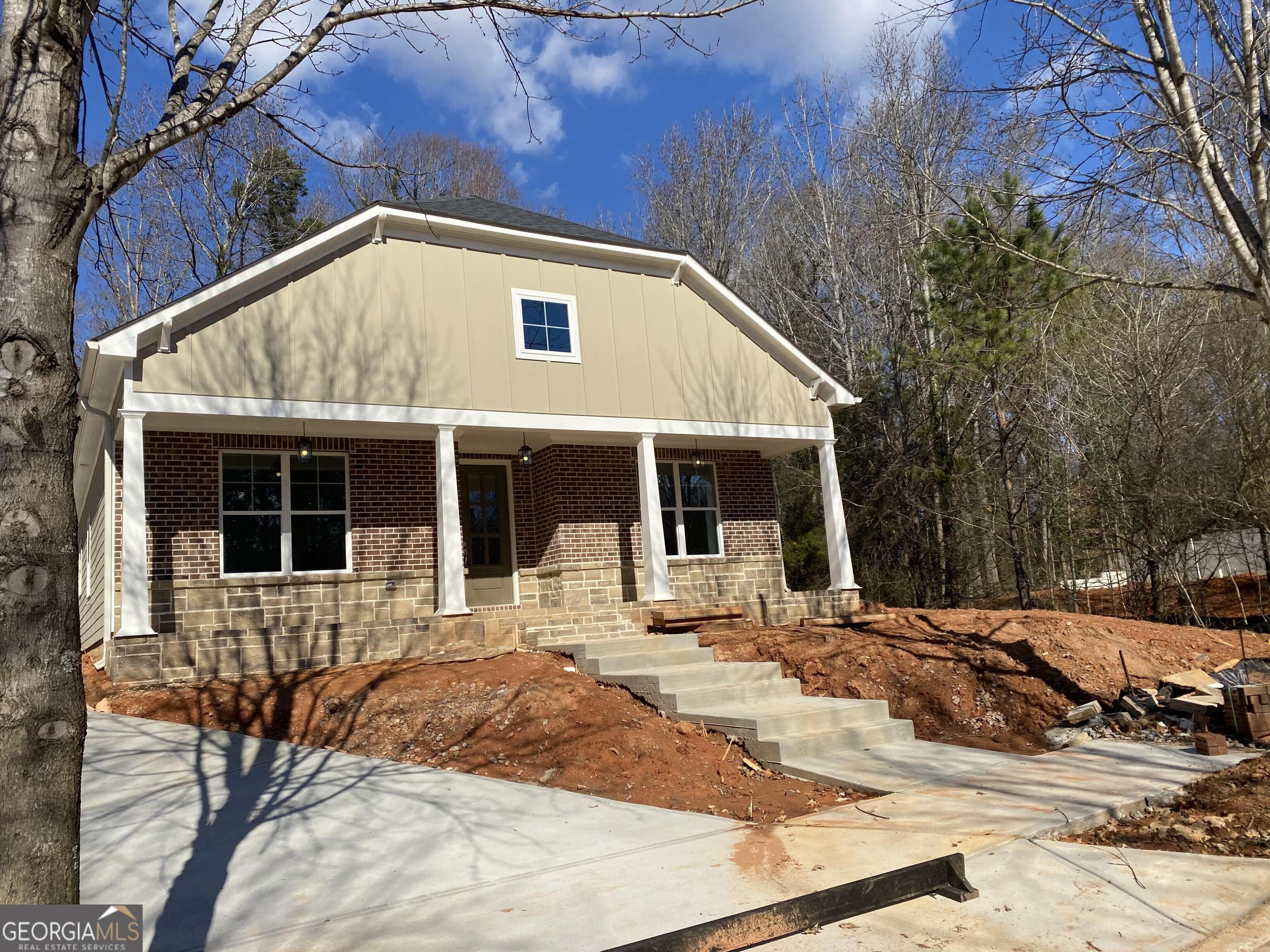 325 Edgewater Drive Property Photo 1
