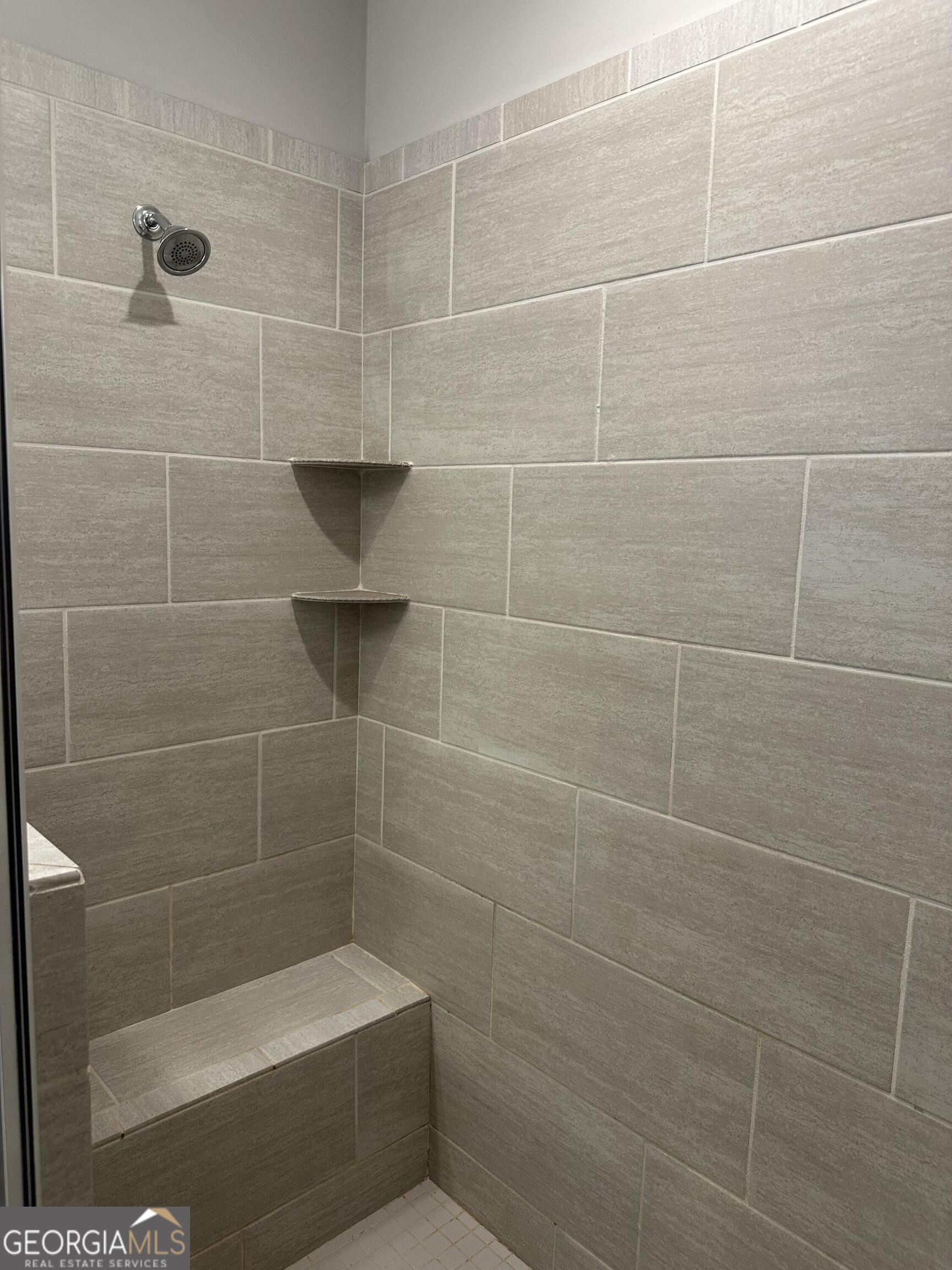 325 Edgewater Drive Property Photo 2