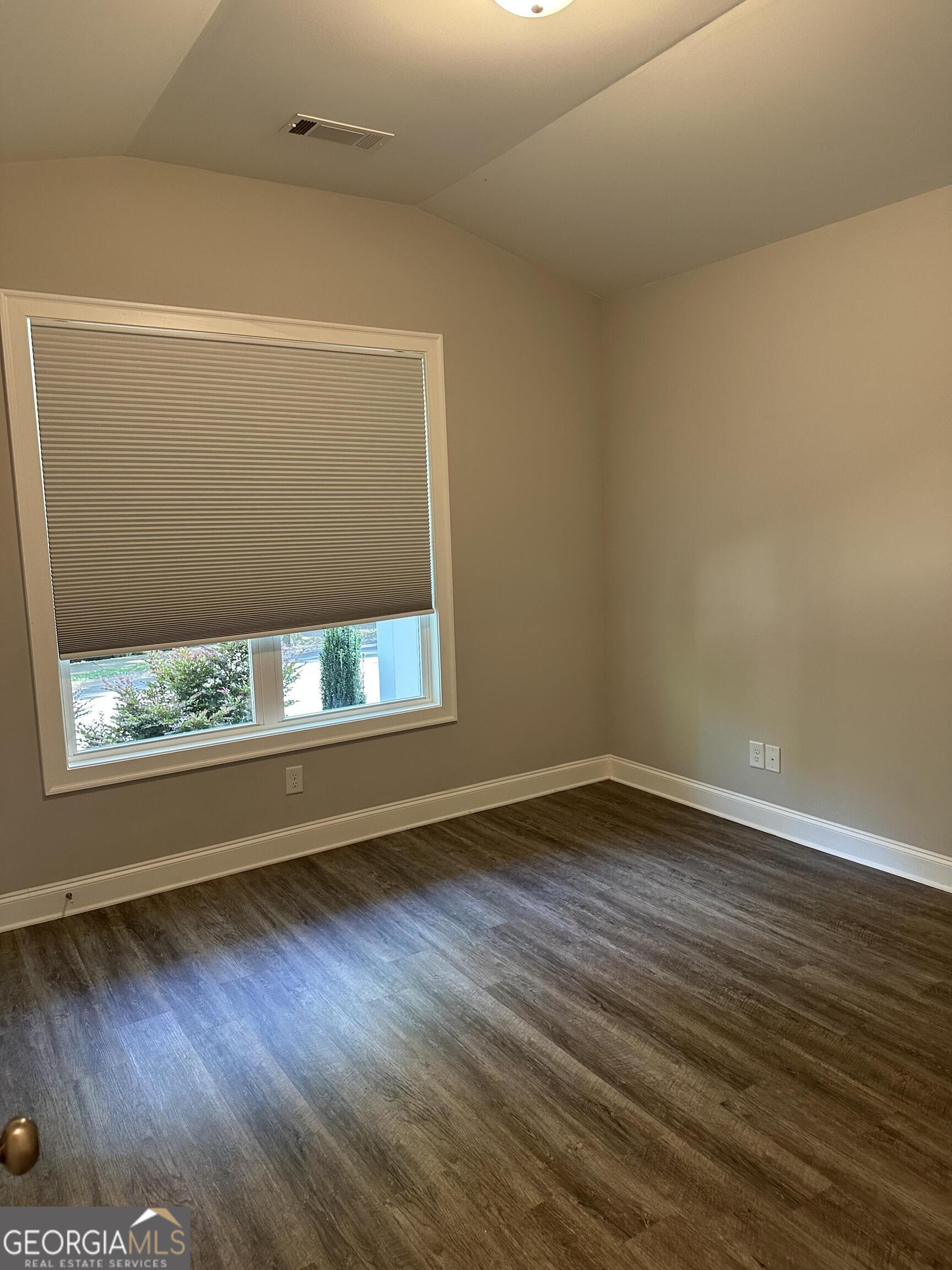 325 Edgewater Drive Property Photo 9