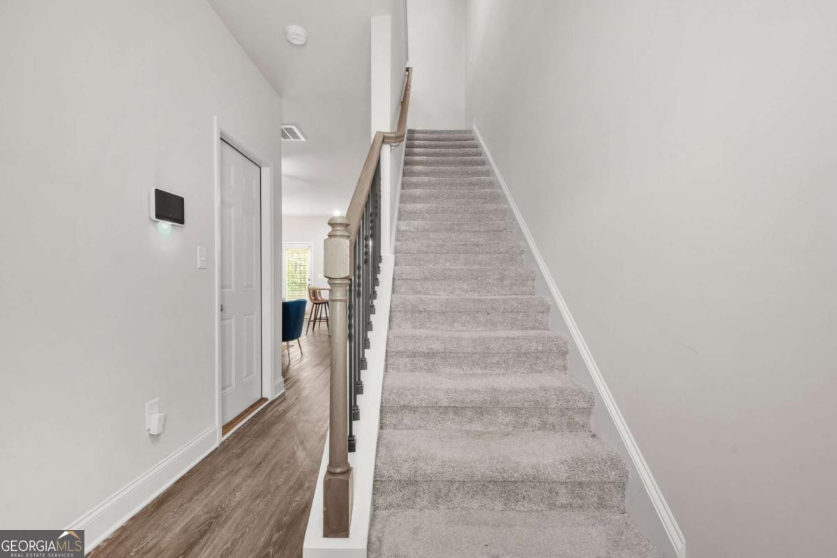 6256 Trickle Bend Property Photo 5