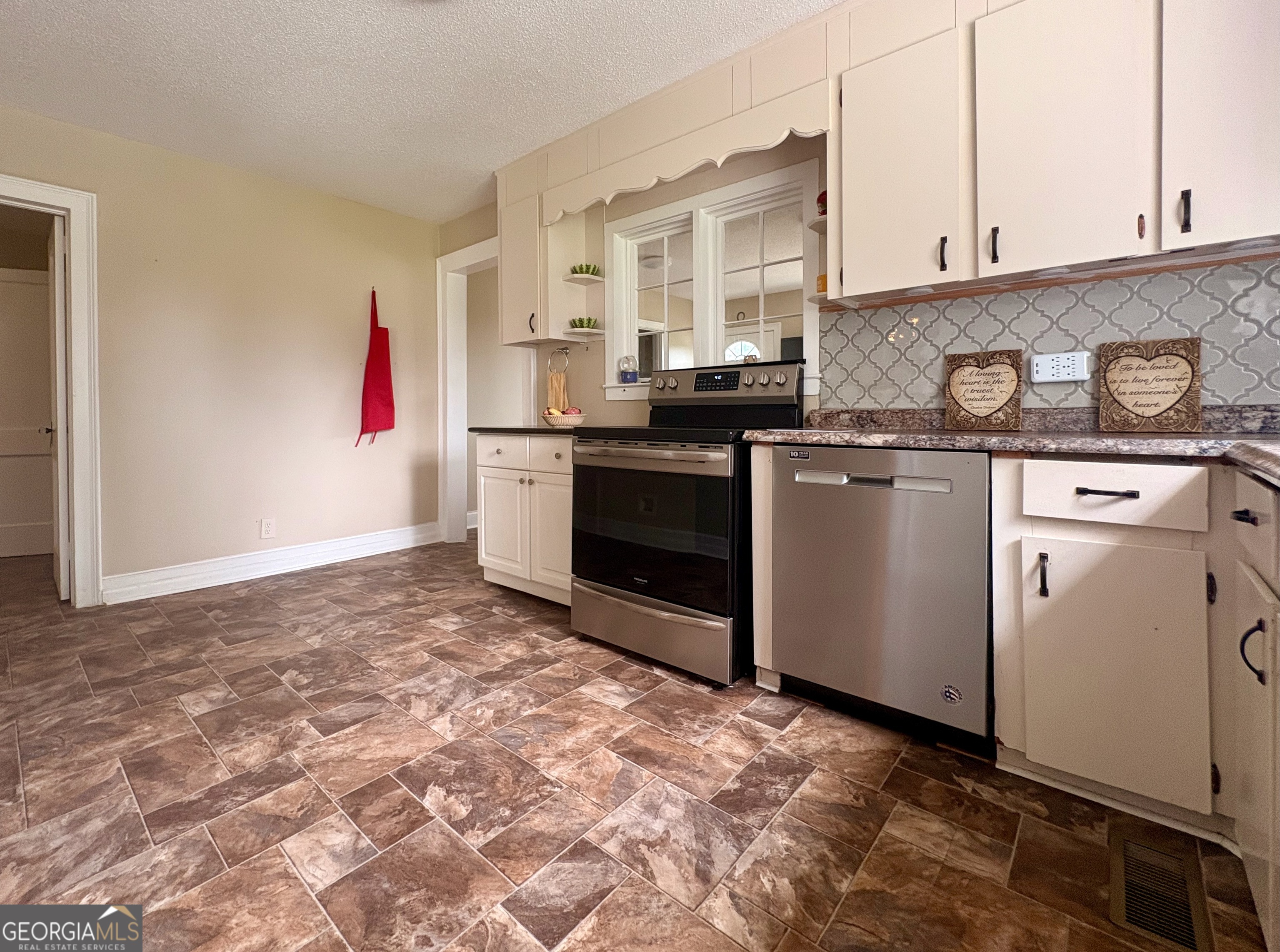 205 White Road Property Photo 8