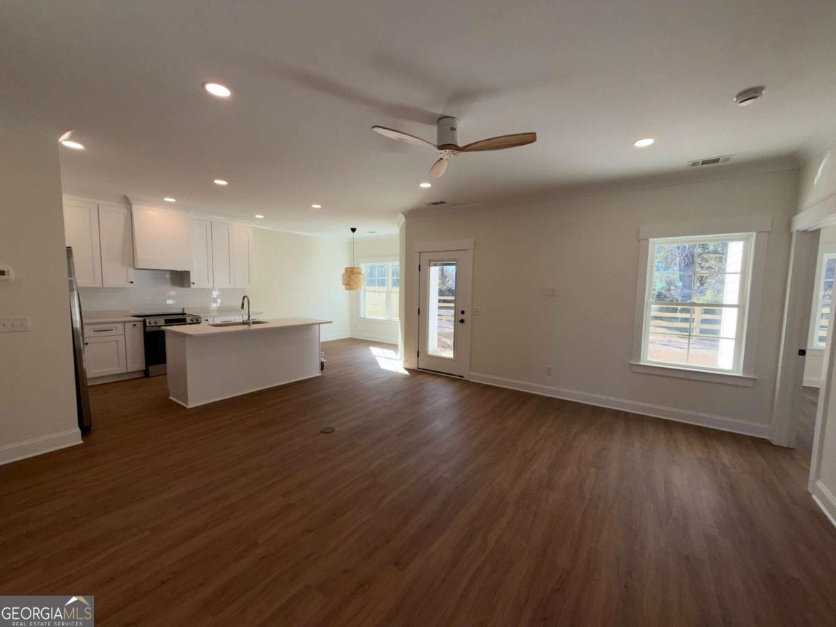 102 Longpoint Drive Property Photo 3