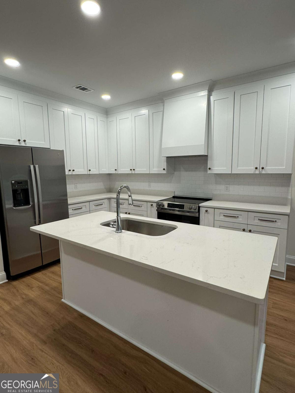 111 Longpoint Drive # B Property Photo 5