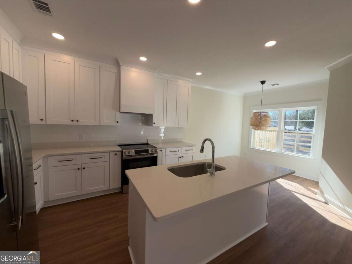 111 Longpoint Drive # B Property Photo 6