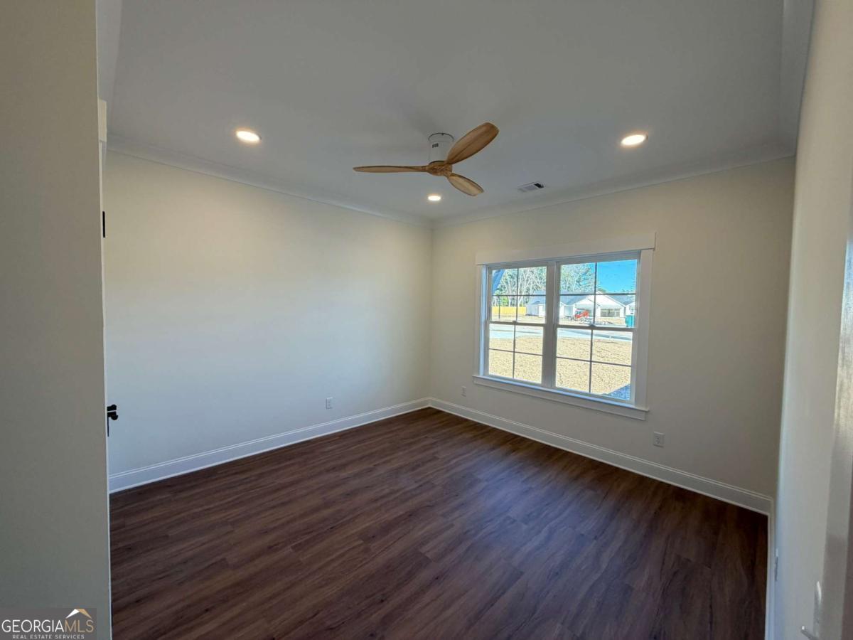 111 Longpoint Drive # B Property Photo 9
