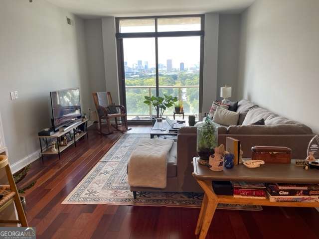 270 17th Street NW Property Photo 1