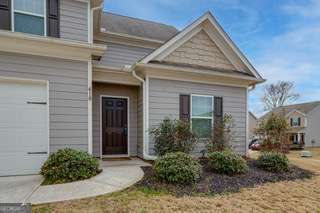 410 Winter Property Photo 3