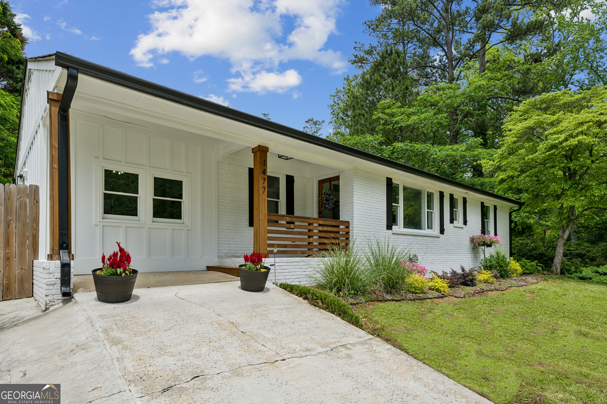 1477 Spruce Drive Property Photo 4