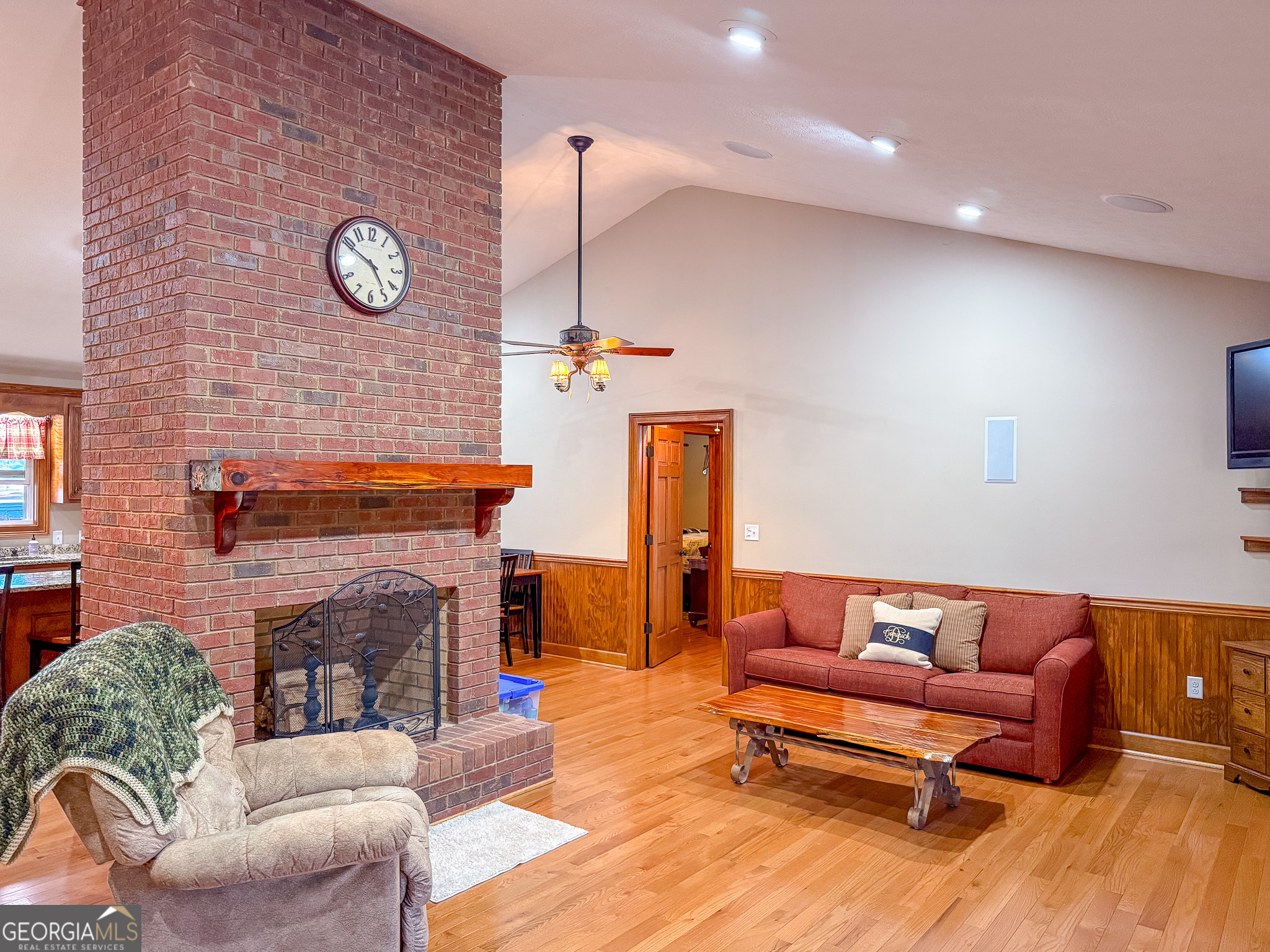 721 Thrasher Road Property Photo 6