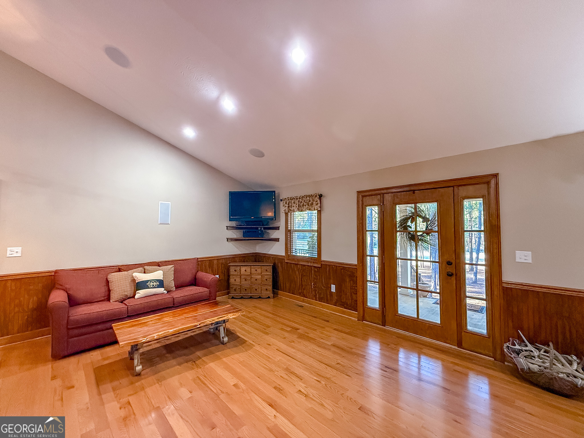 721 Thrasher Road Property Photo 7