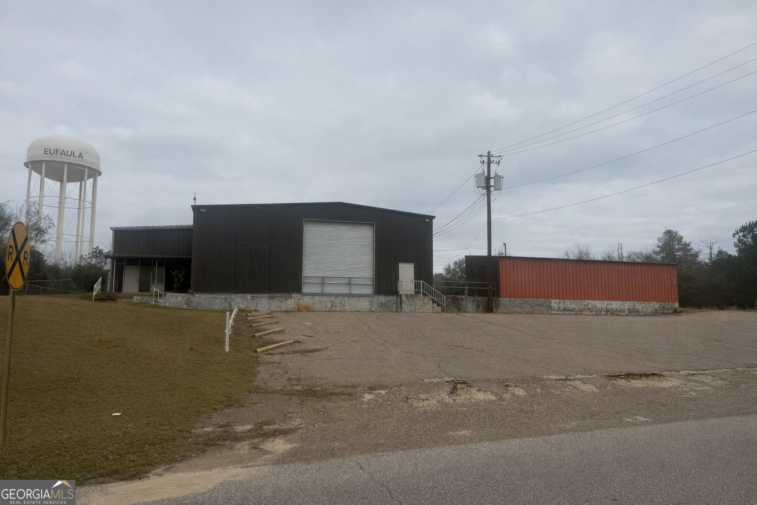 107 Industrial Park Drive Property Photo 1
