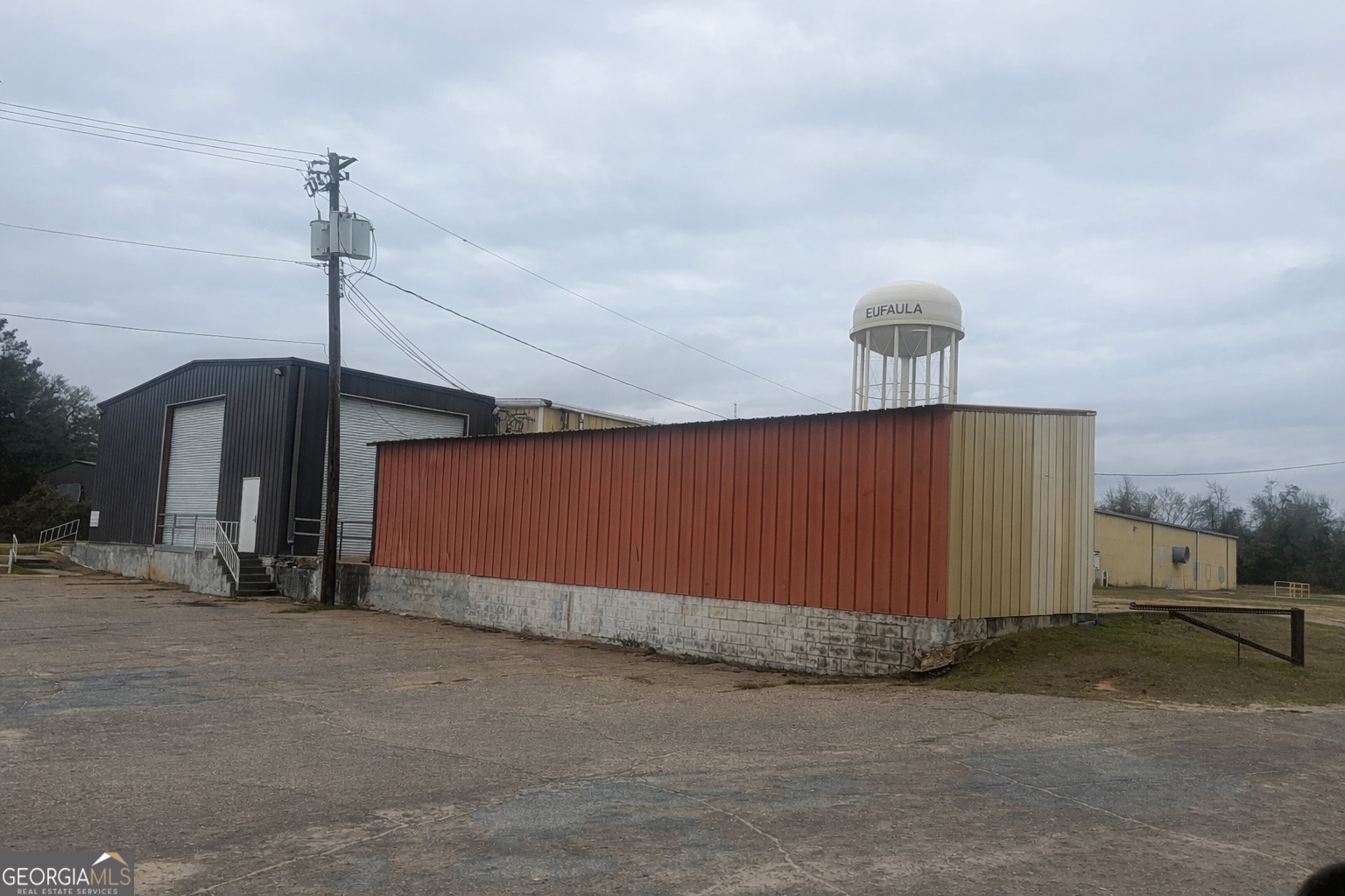 107 Industrial Park Drive Property Photo 2