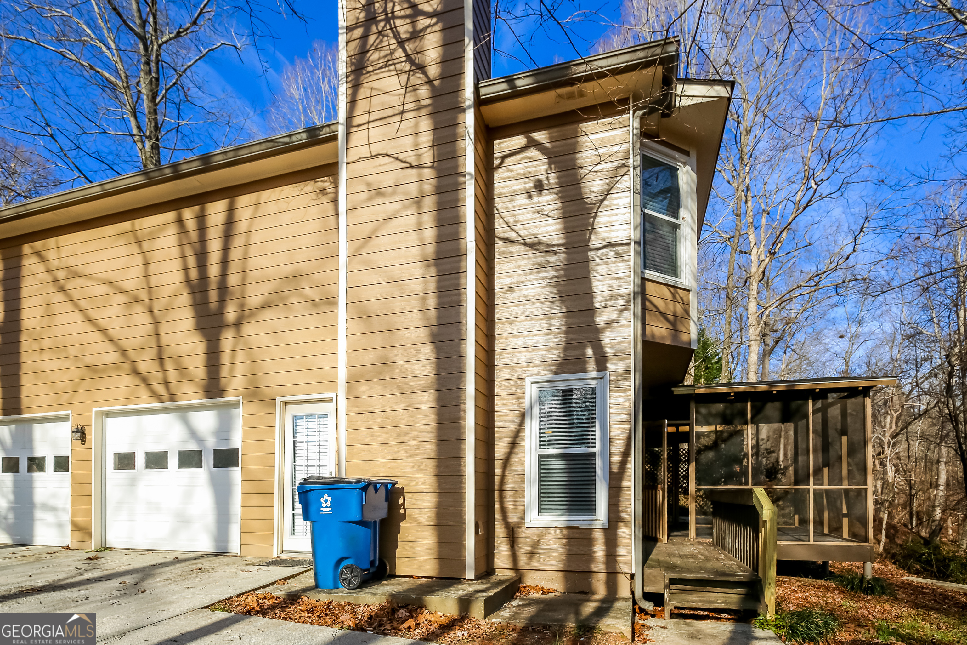 3170 Lakecrest Drive Property Photo 2