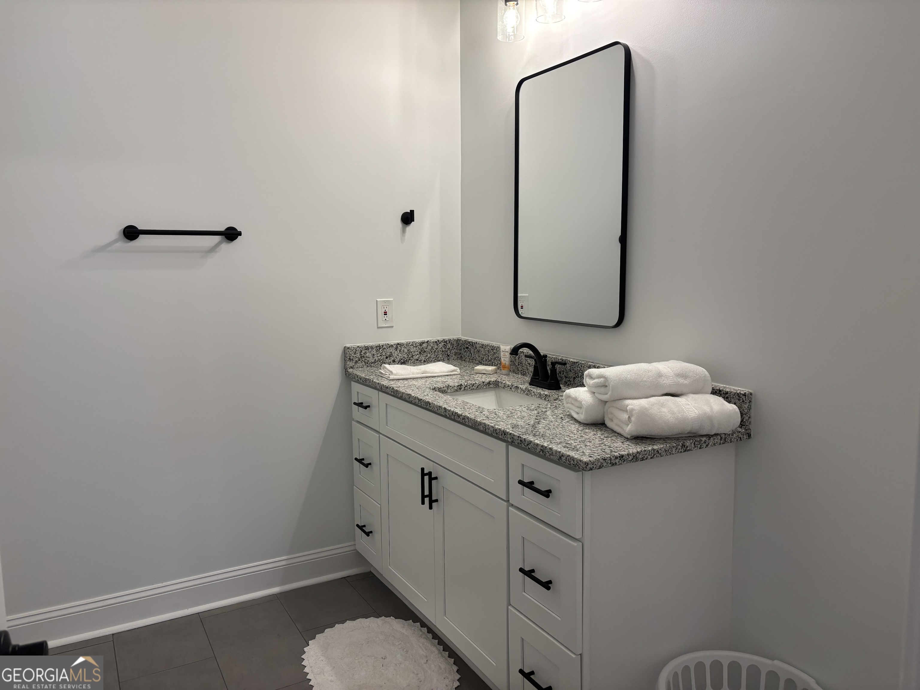 633 E 3rd Street Property Photo 15