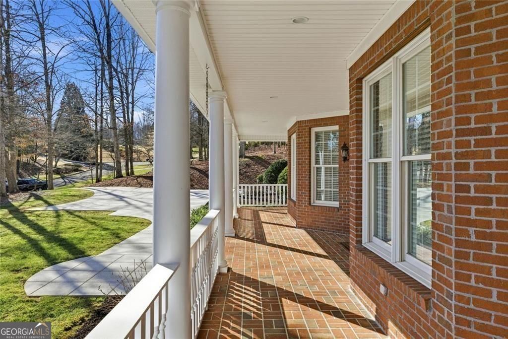 5576 Riverwalk Court Property Photo 7