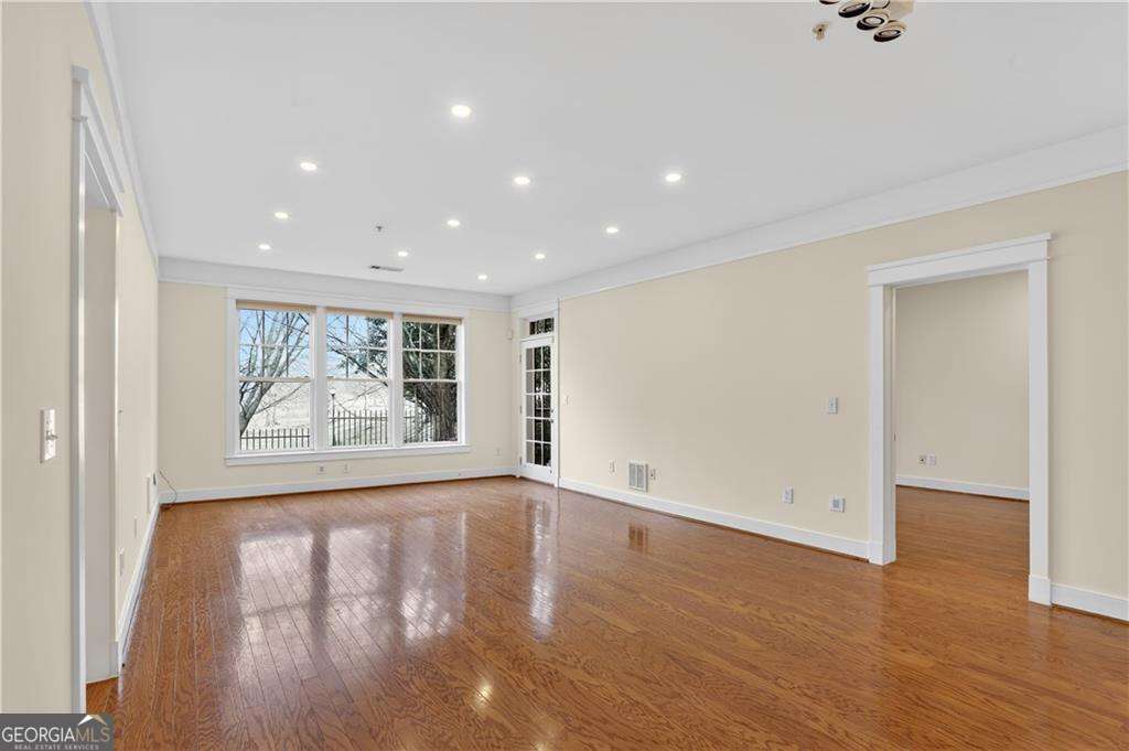 273 12th Street Ne # 210 Property Photo 3