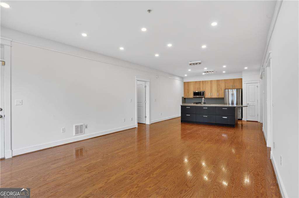 273 12th Street Ne # 210 Property Photo 4