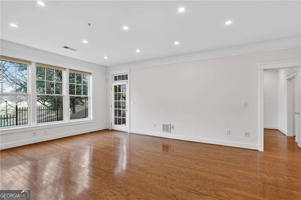 273 12th Street Ne # 210 Property Photo 7