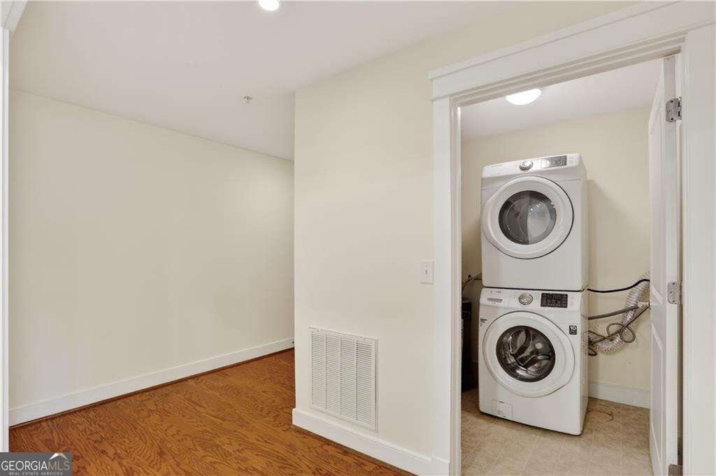 273 12th Street Ne # 210 Property Photo 29