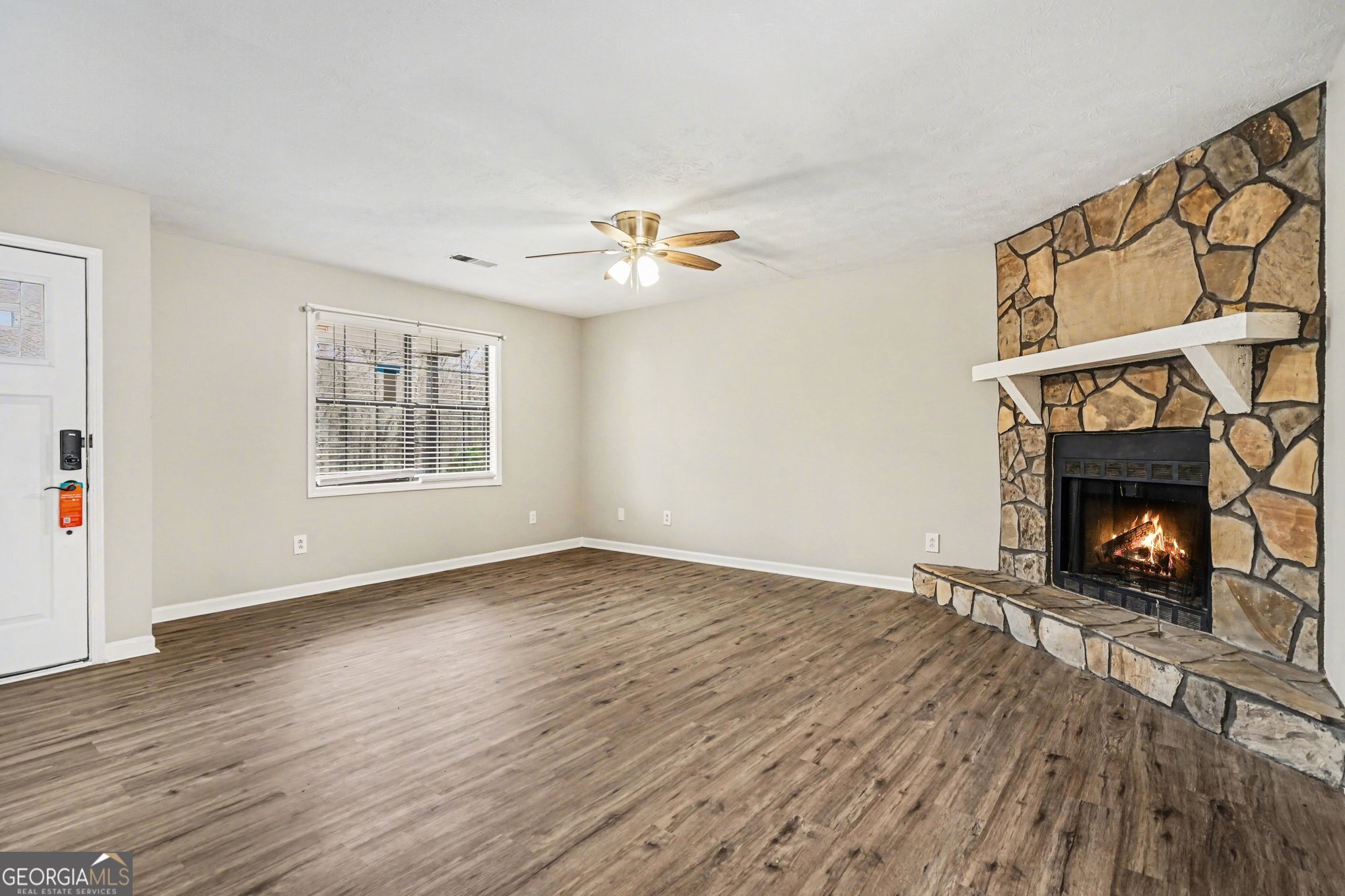 2221 Davis Oaks Court Property Photo 3