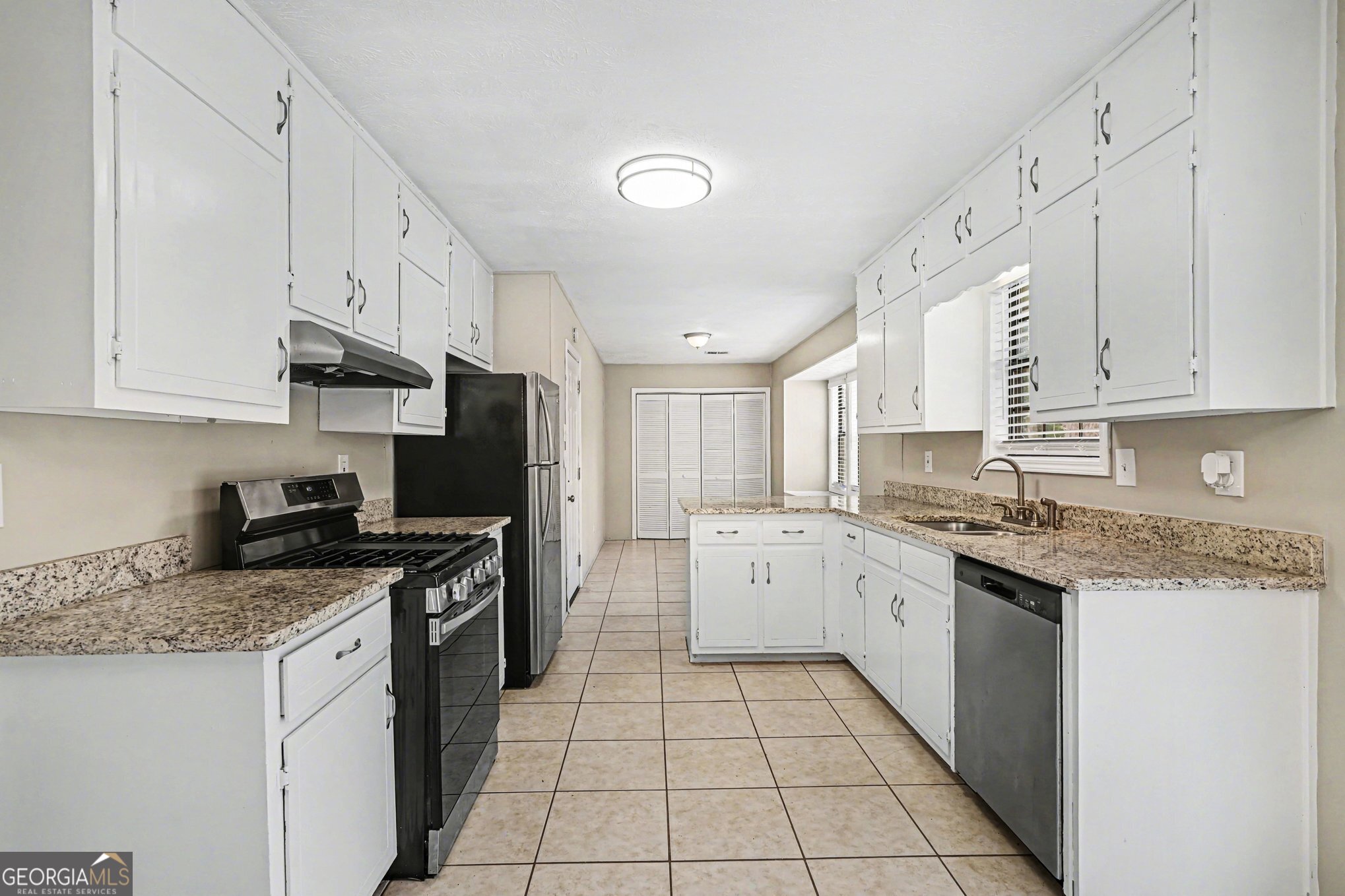 2221 Davis Oaks Court Property Photo 5