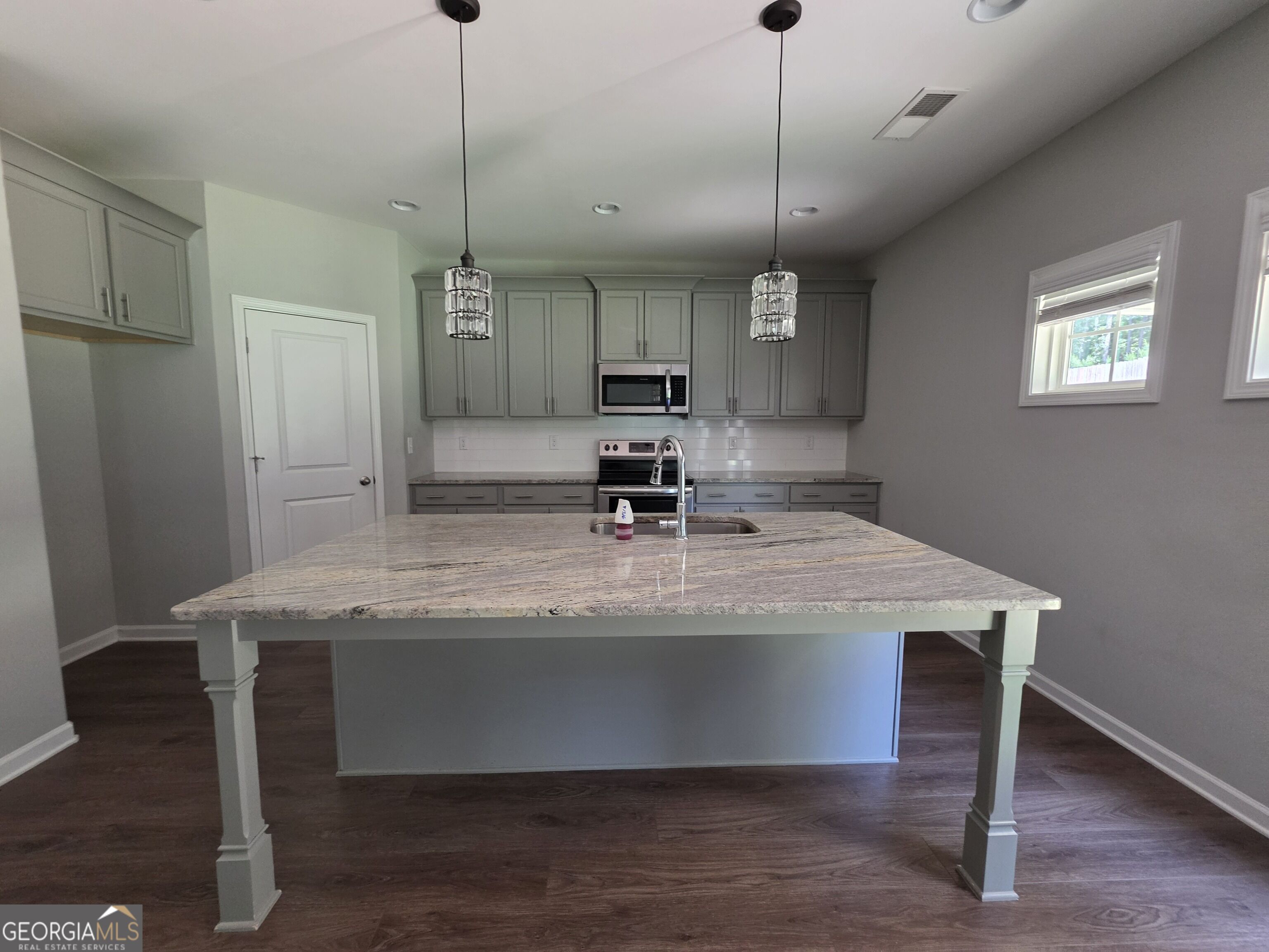 208 N Davis Road Property Photo 8