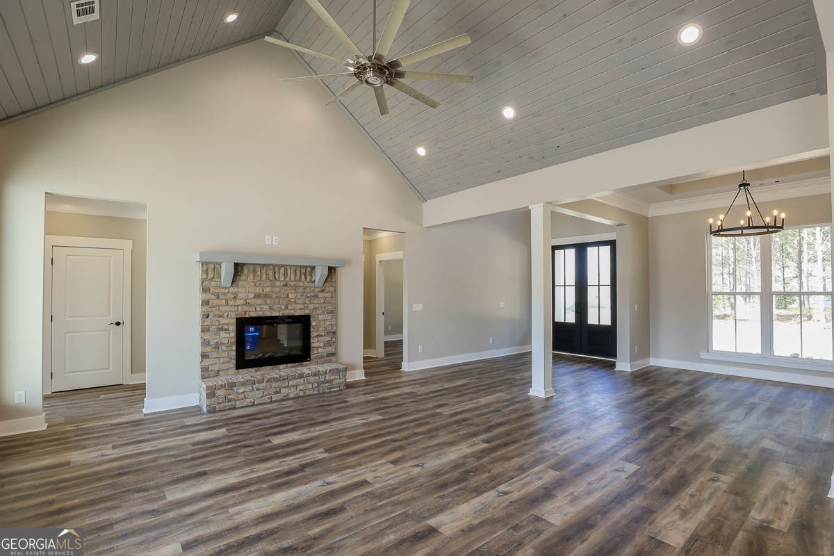 1049 Mccall Road Property Photo 6
