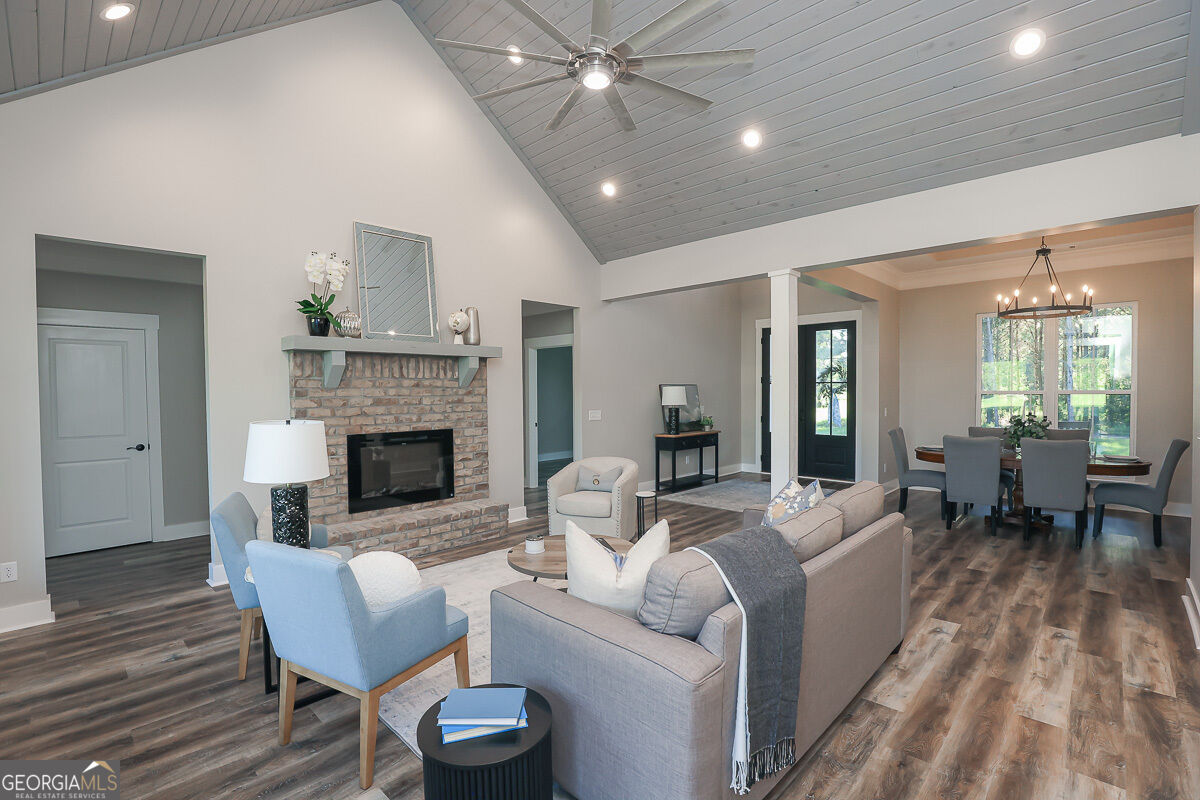 1049 Mccall Road Property Photo 8