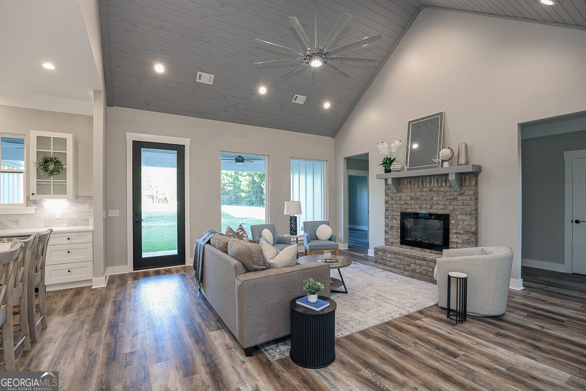 1049 Mccall Road Property Photo 9