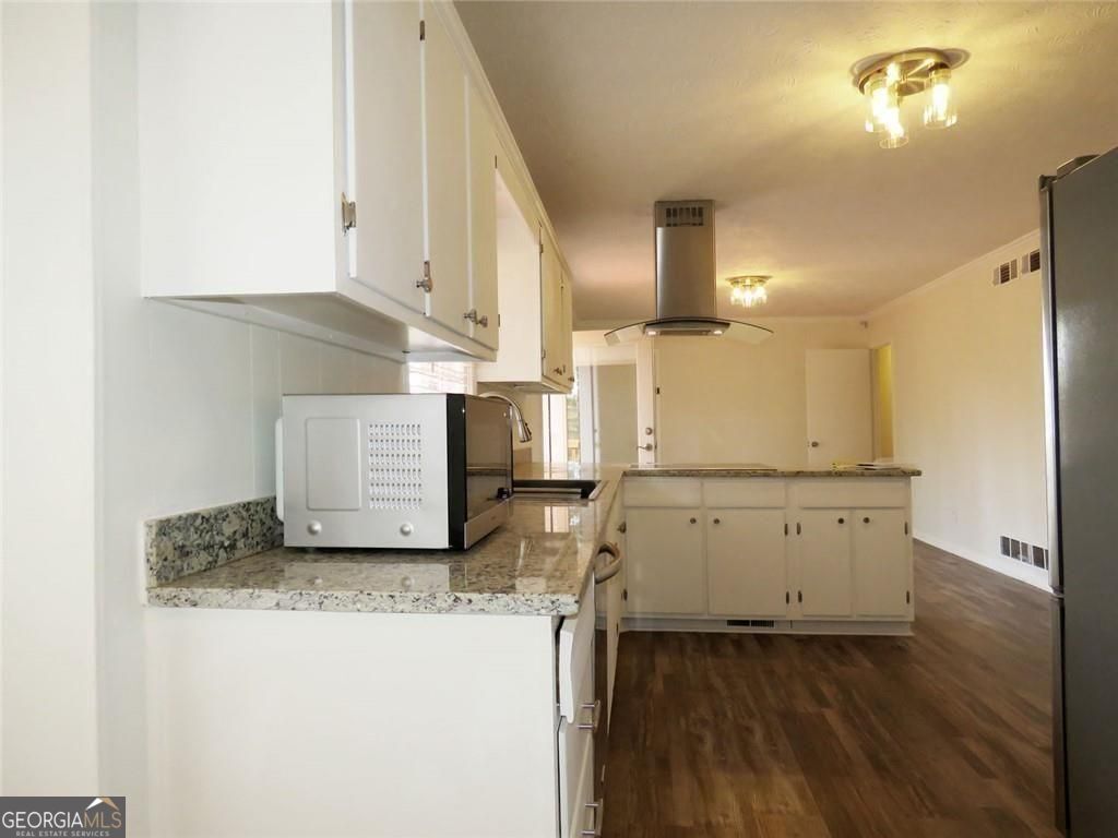 3060 Norton Court Se Property Photo 7