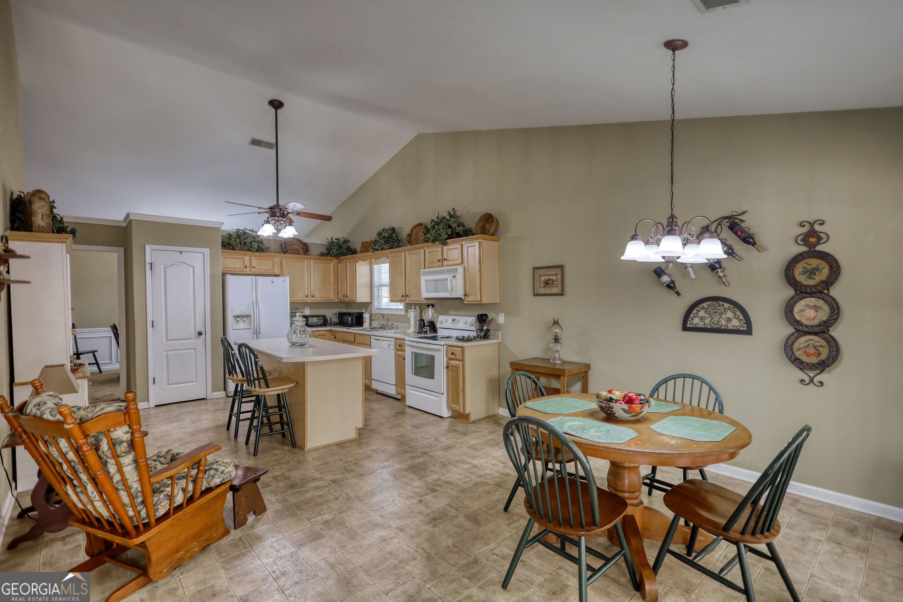 421 Jennifer Springs Drive Property Photo 13