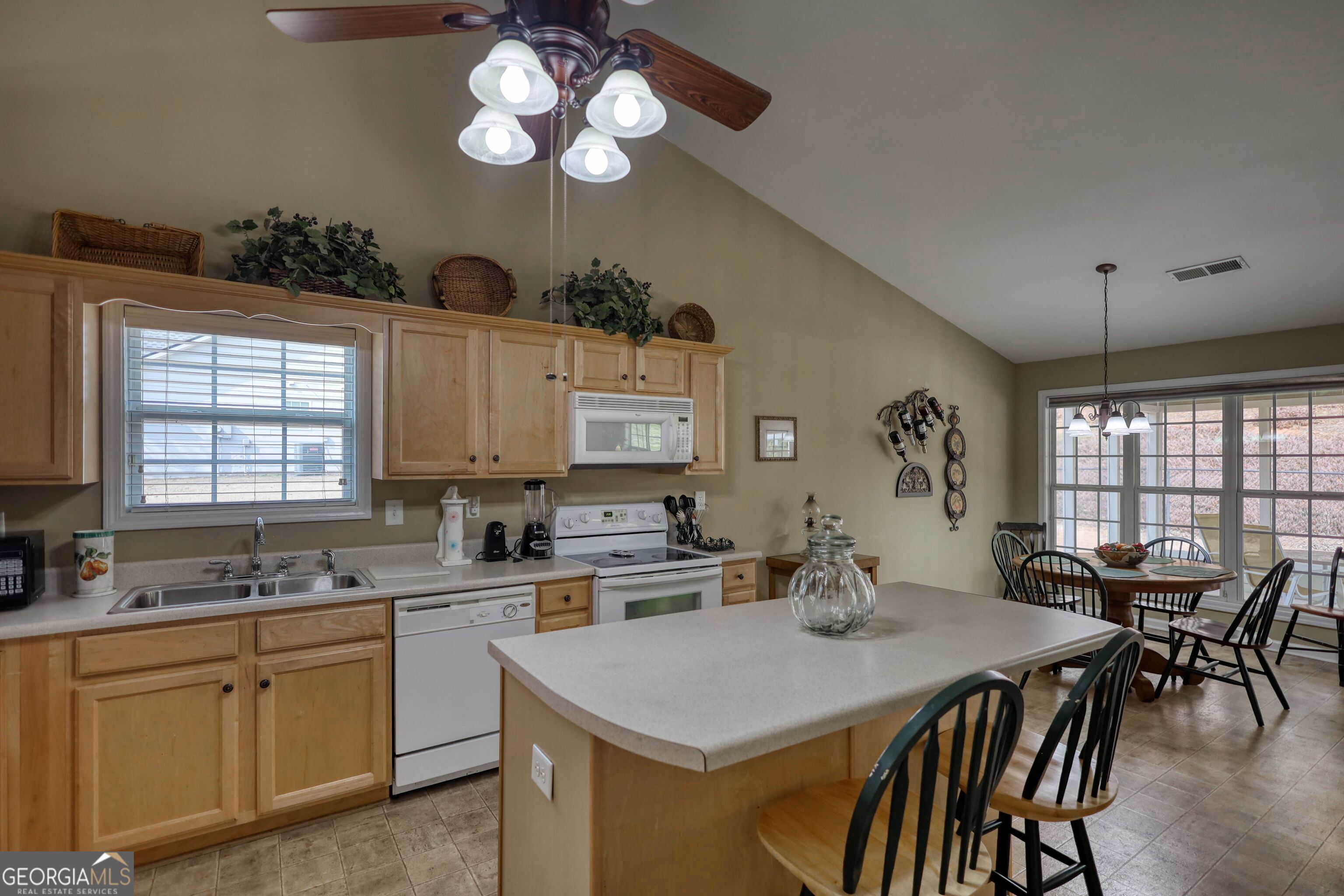 421 Jennifer Springs Drive Property Photo 15