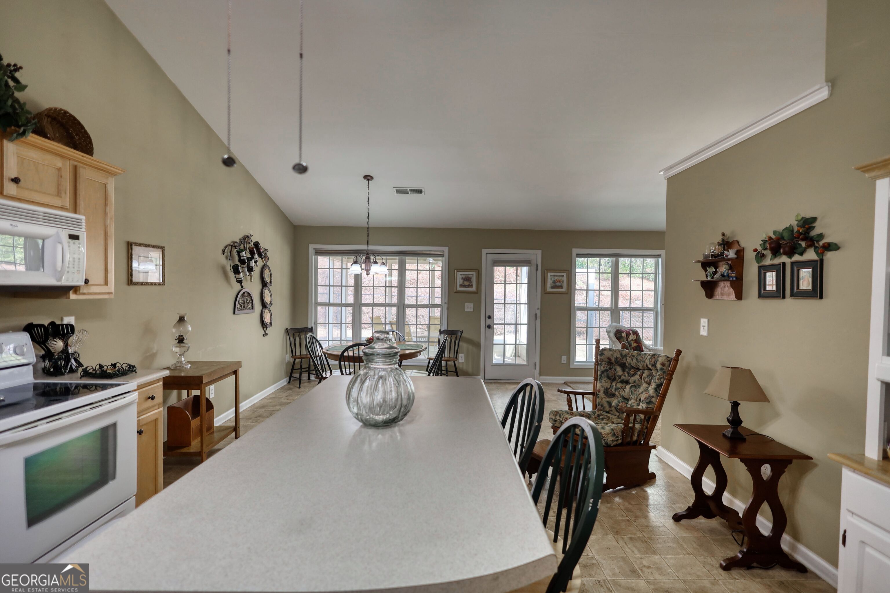 421 Jennifer Springs Drive Property Photo 16