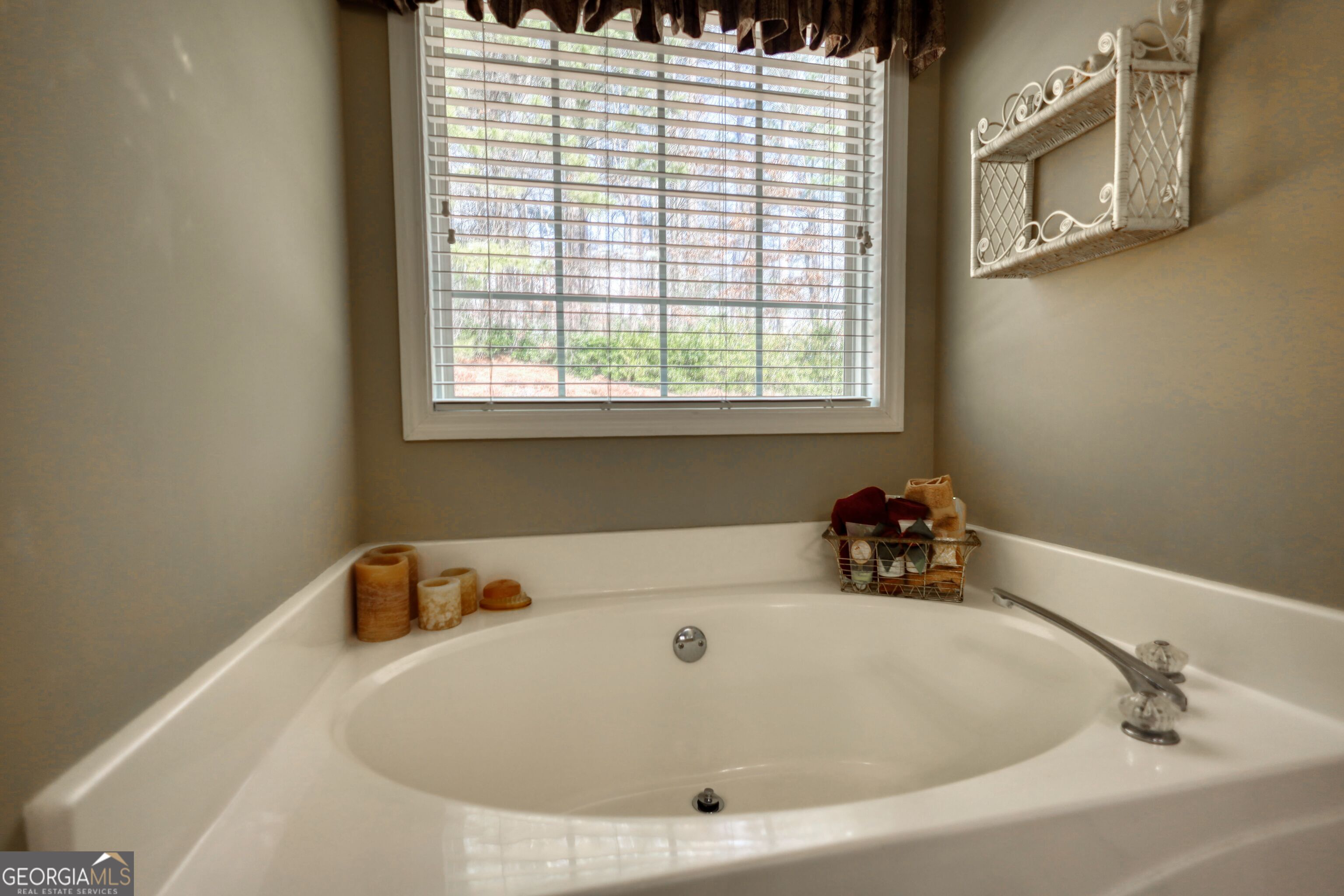 421 Jennifer Springs Drive Property Photo 24
