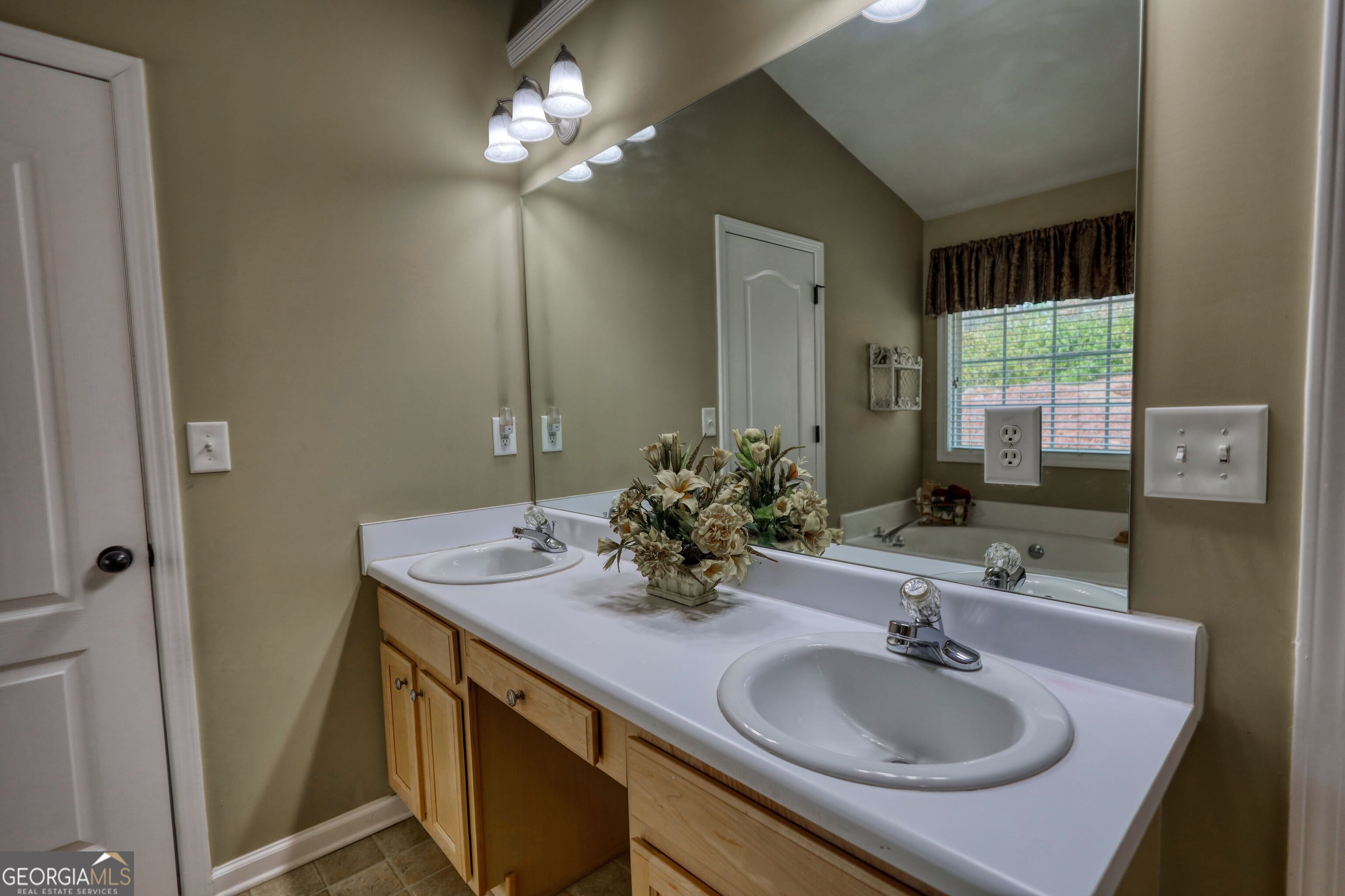 421 Jennifer Springs Drive Property Photo 26