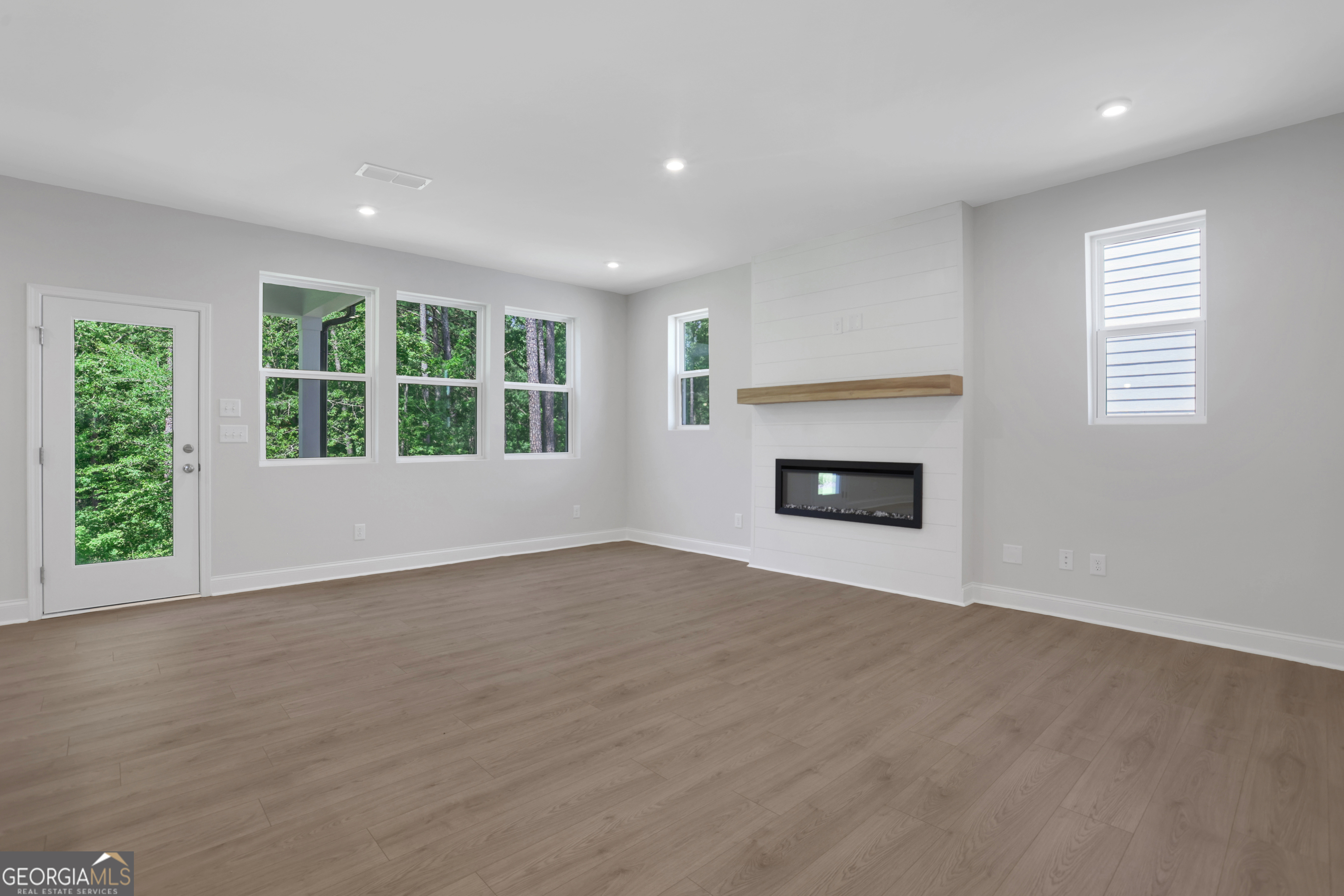 155 Henley Street # 61 Property Photo 9