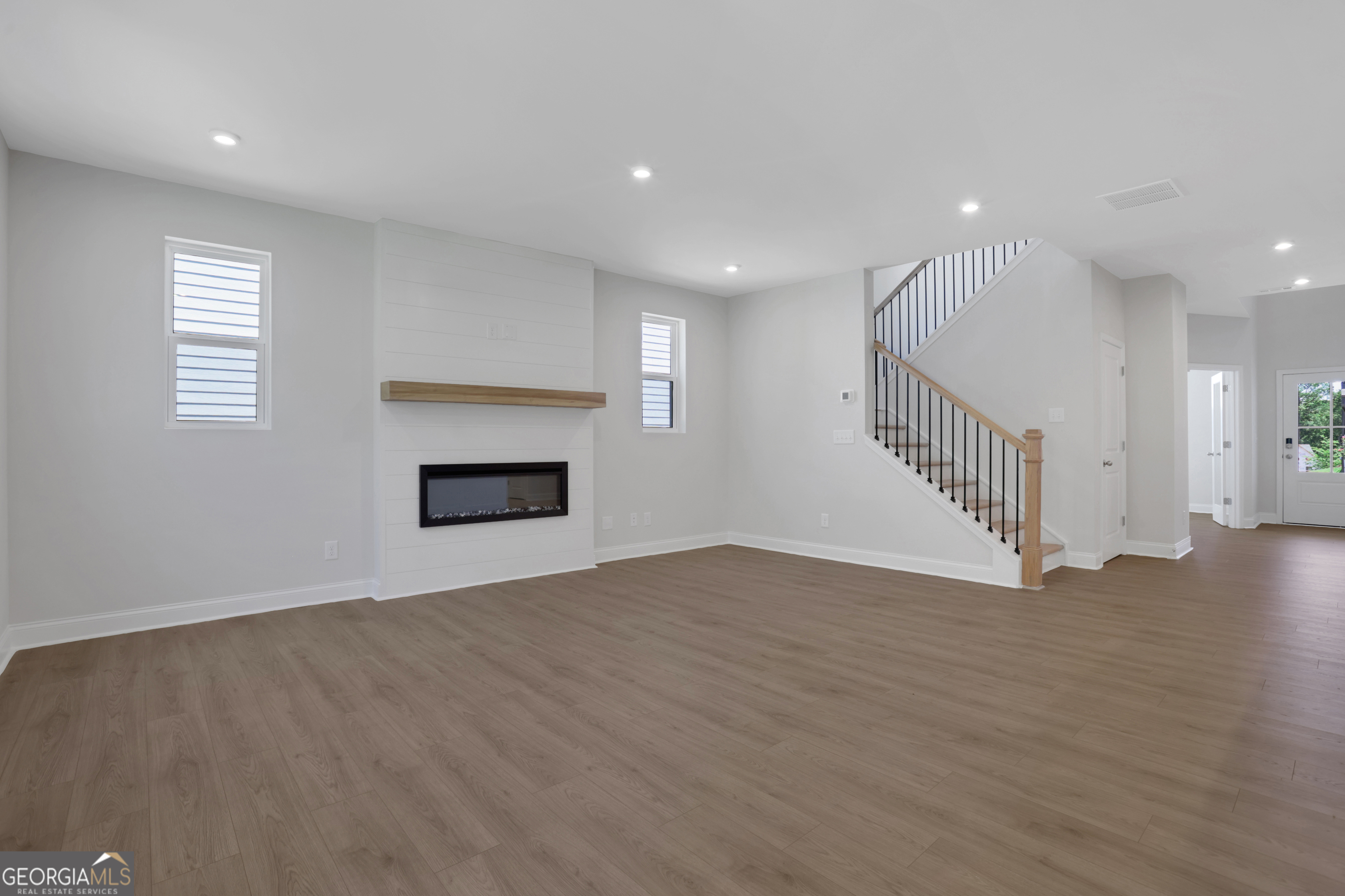 155 Henley Street # 61 Property Photo 11
