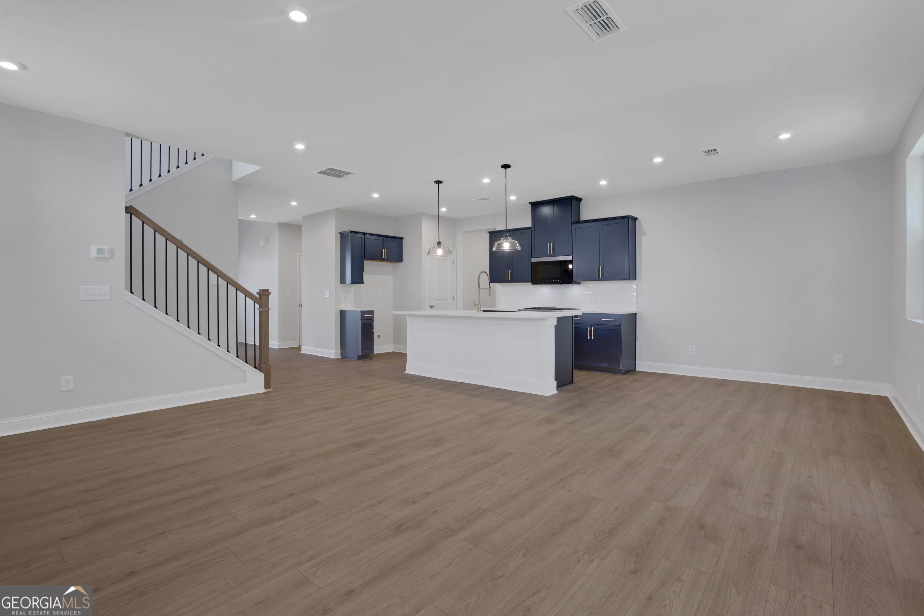 155 Henley Street # 61 Property Photo 12