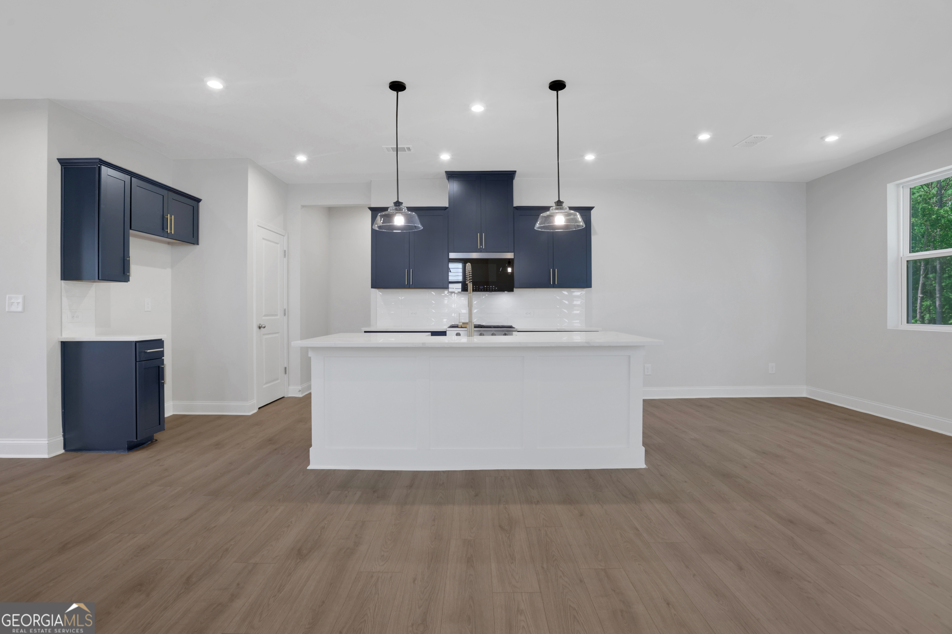 155 Henley Street # 61 Property Photo 15