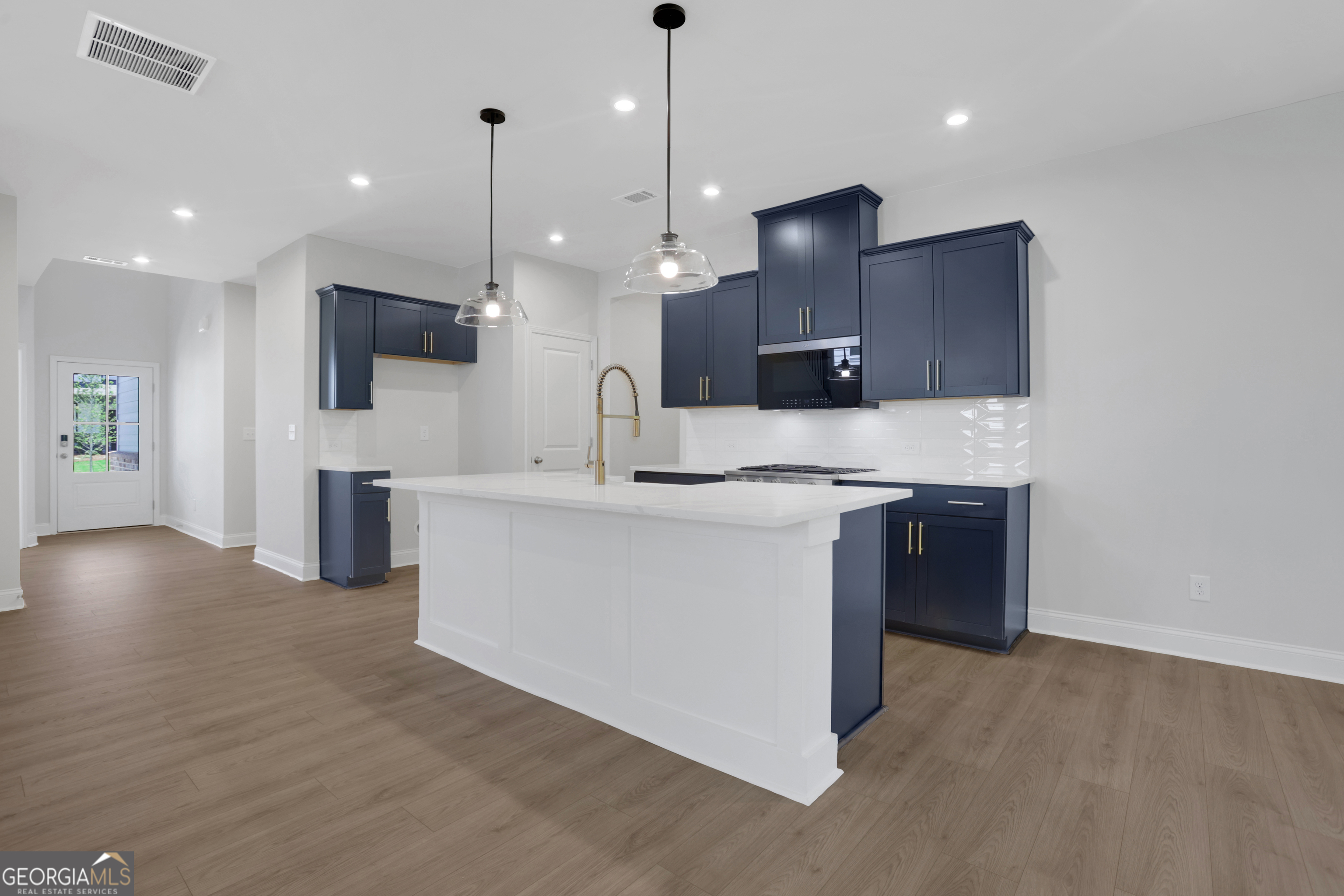 155 Henley Street # 61 Property Photo 16