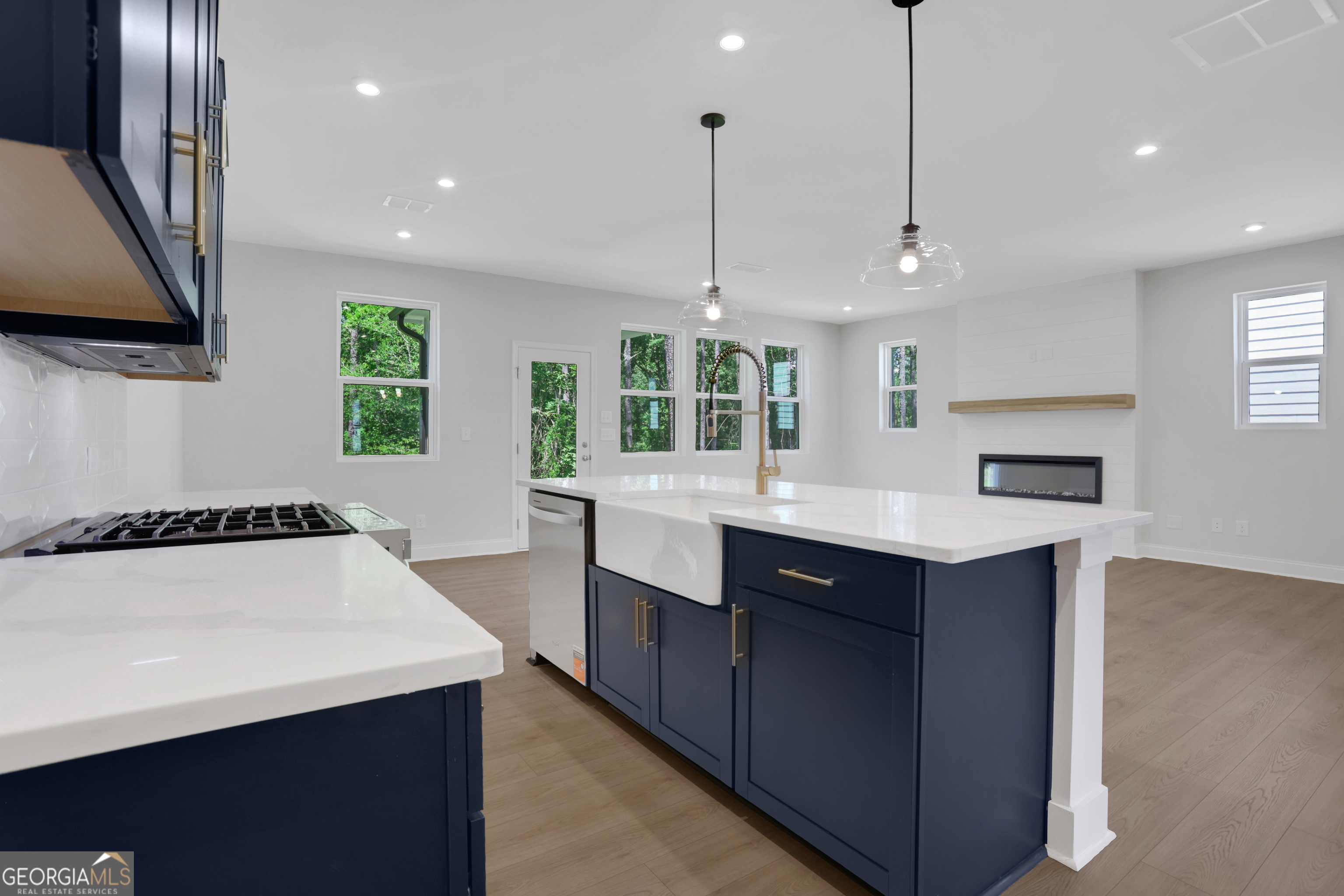 155 Henley Street # 61 Property Photo 19