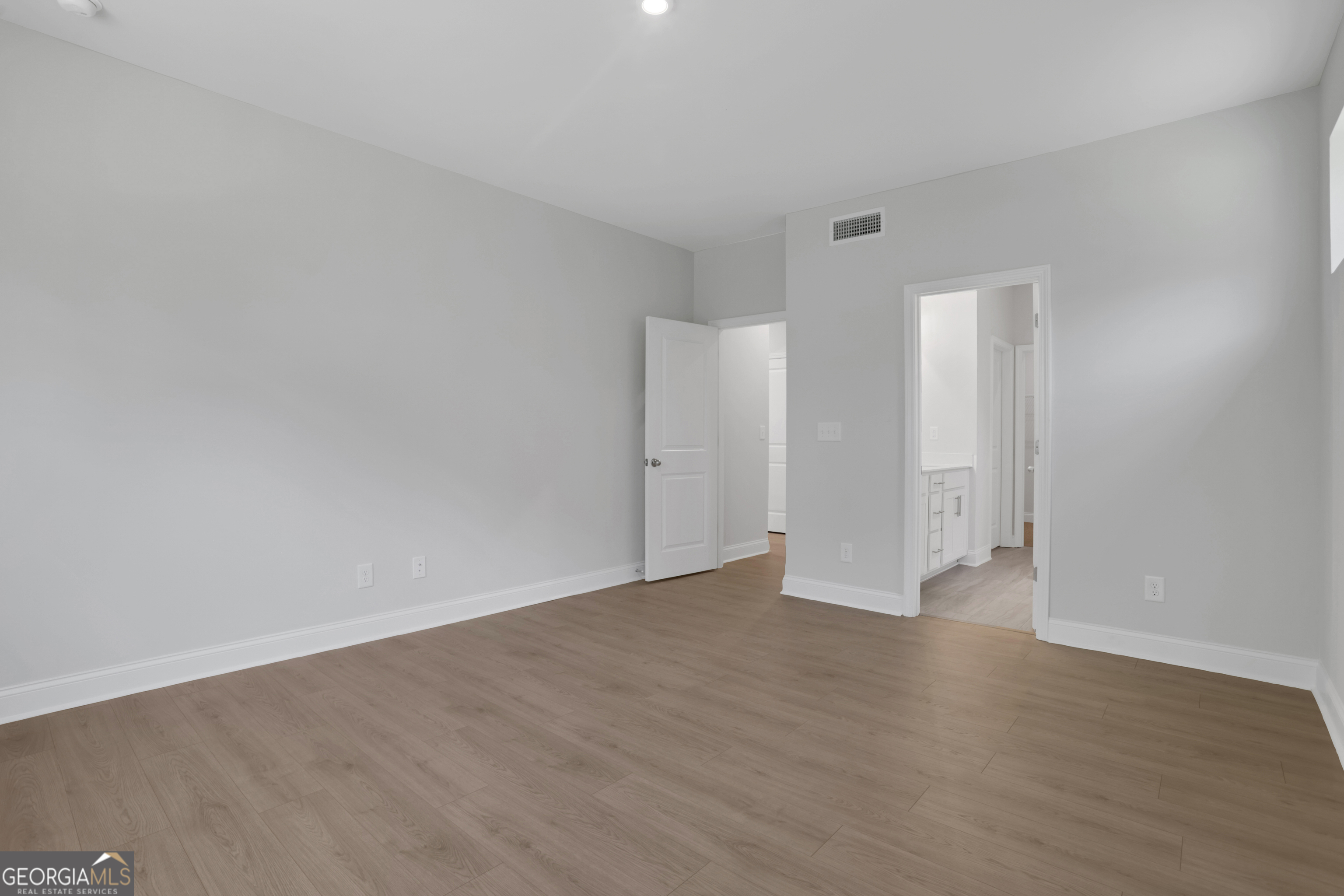 155 Henley Street # 61 Property Photo 25
