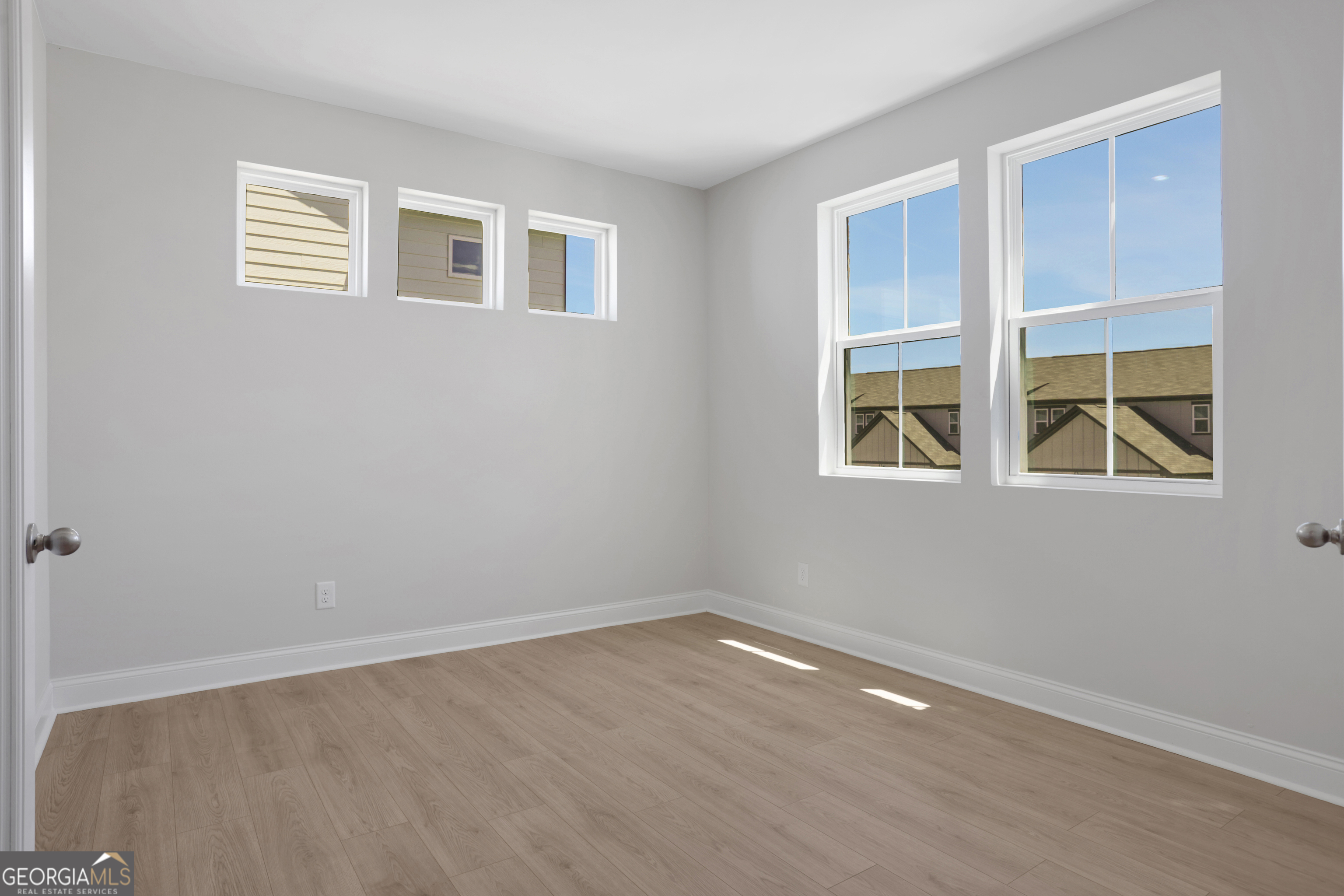 155 Henley Street # 61 Property Photo 32
