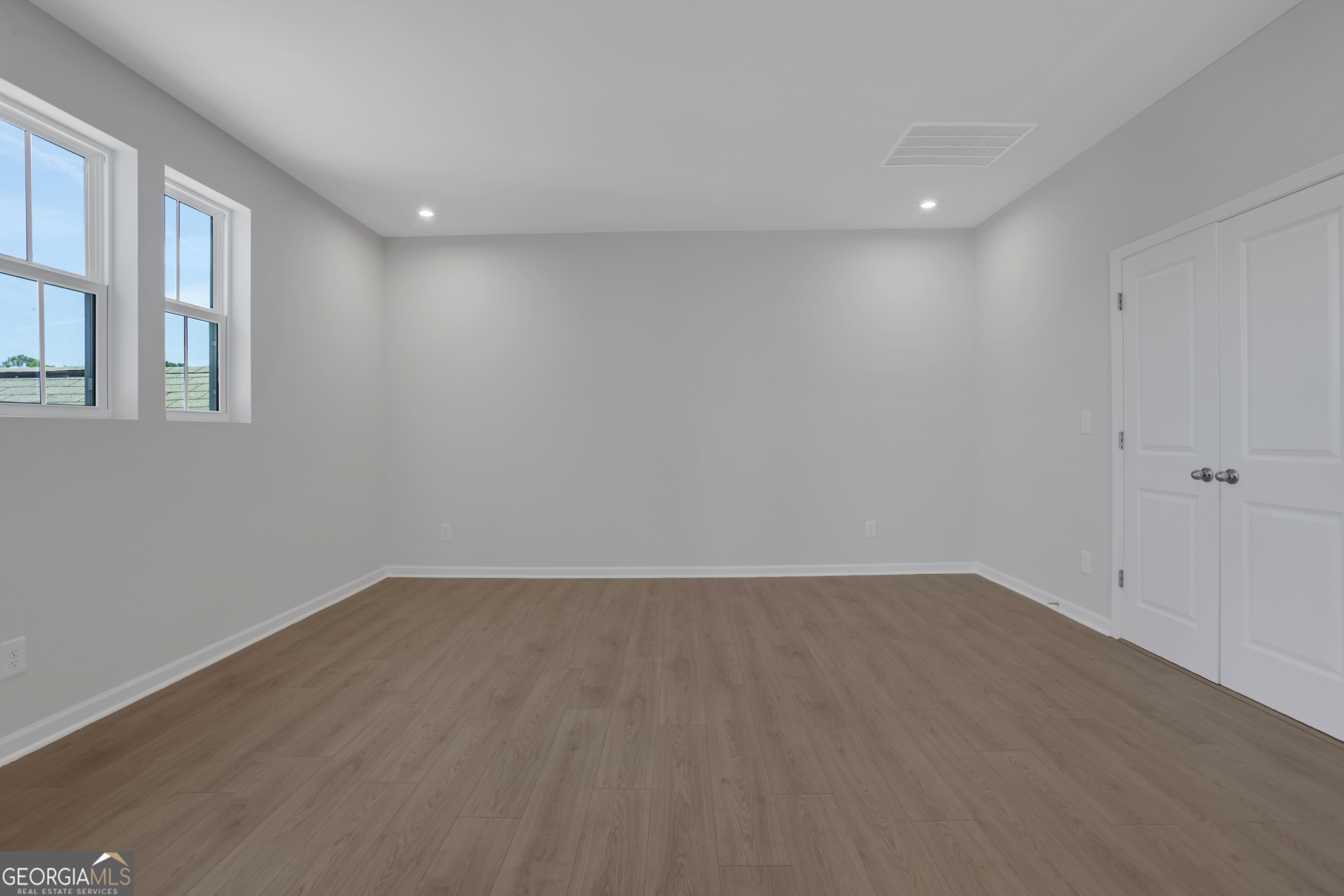 155 Henley Street # 61 Property Photo 37