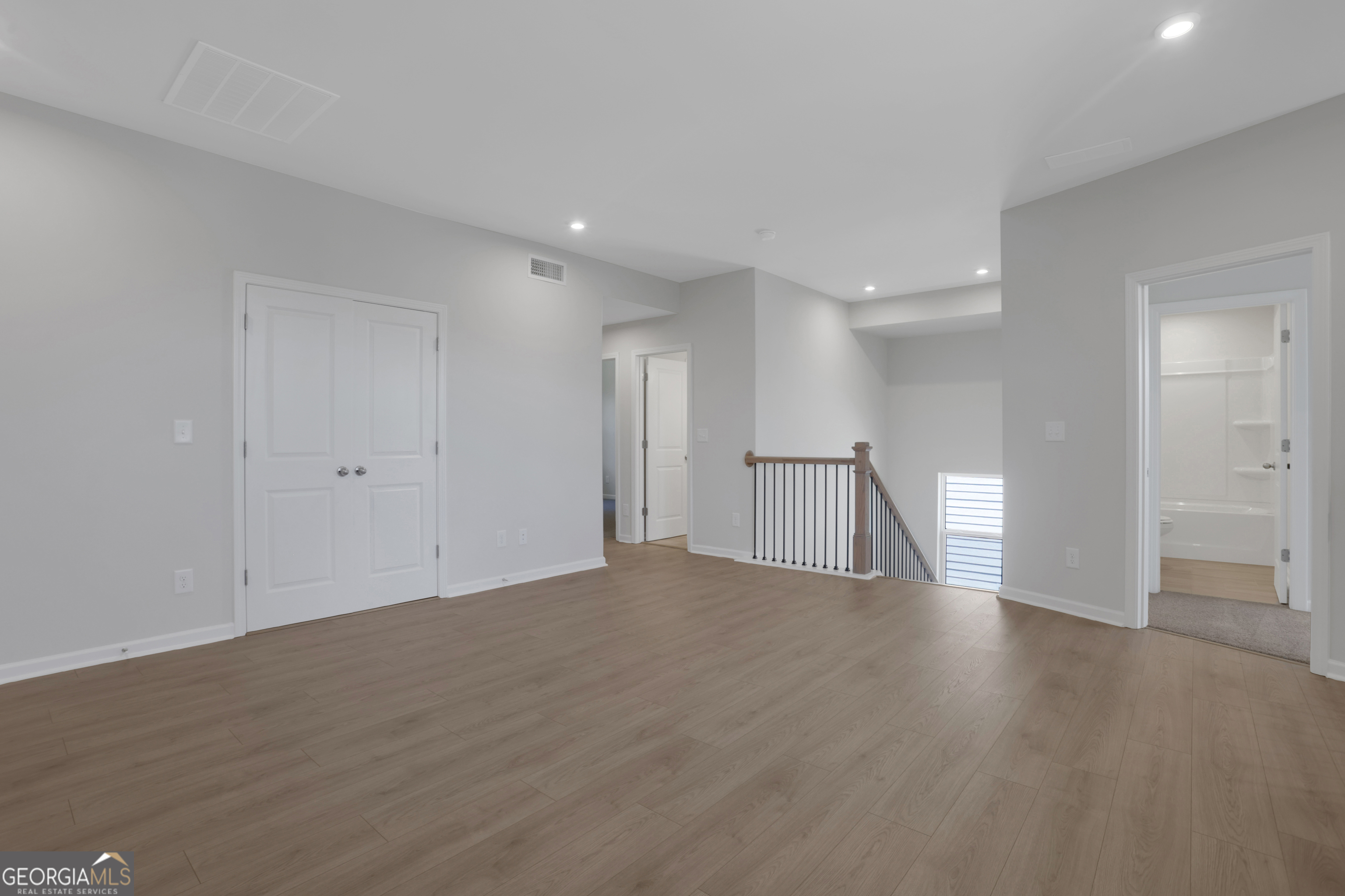 155 Henley Street # 61 Property Photo 38