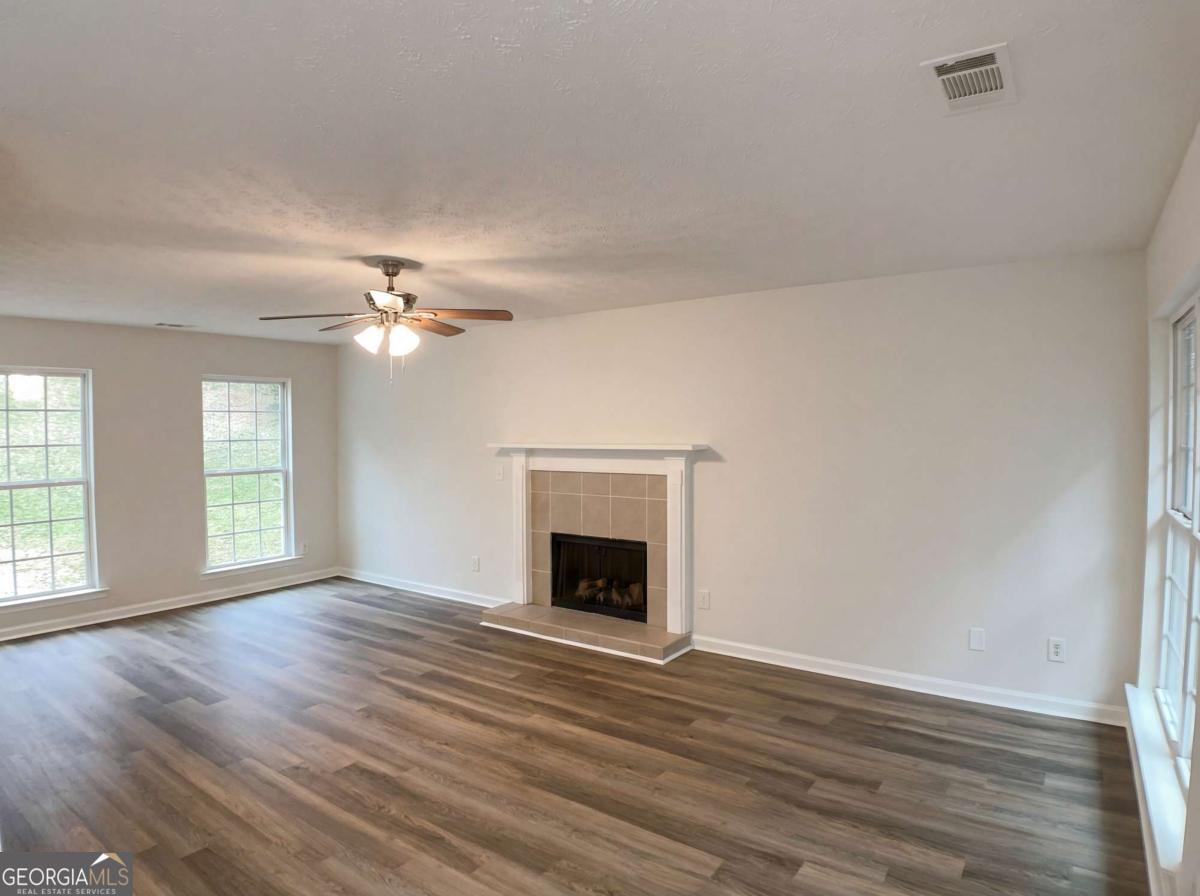 1426 River Falls View Property Photo 5