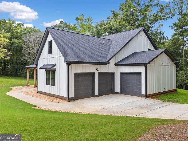 2943 Dabbs Bridge Road Property Photo 3