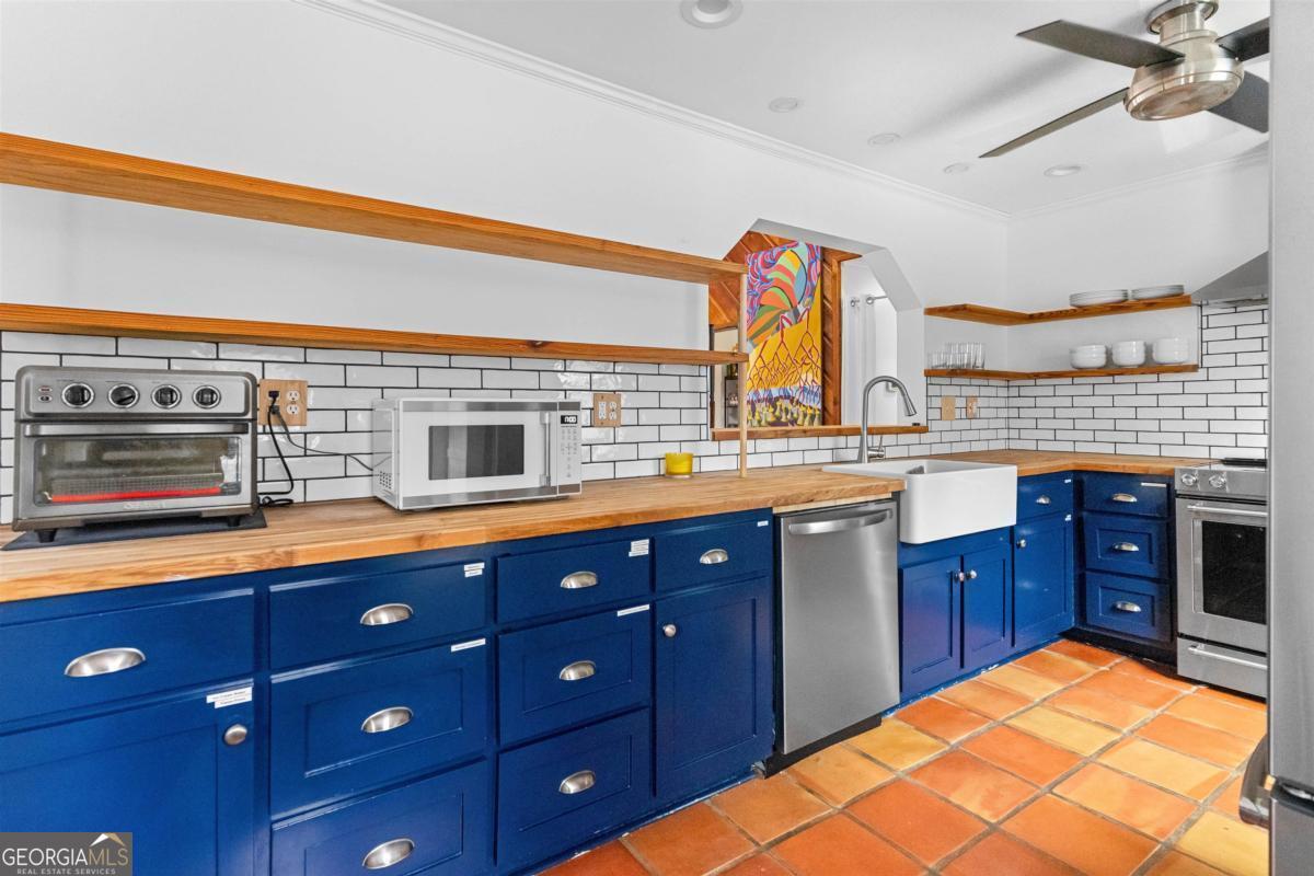 155 Admirality Way Property Photo 33